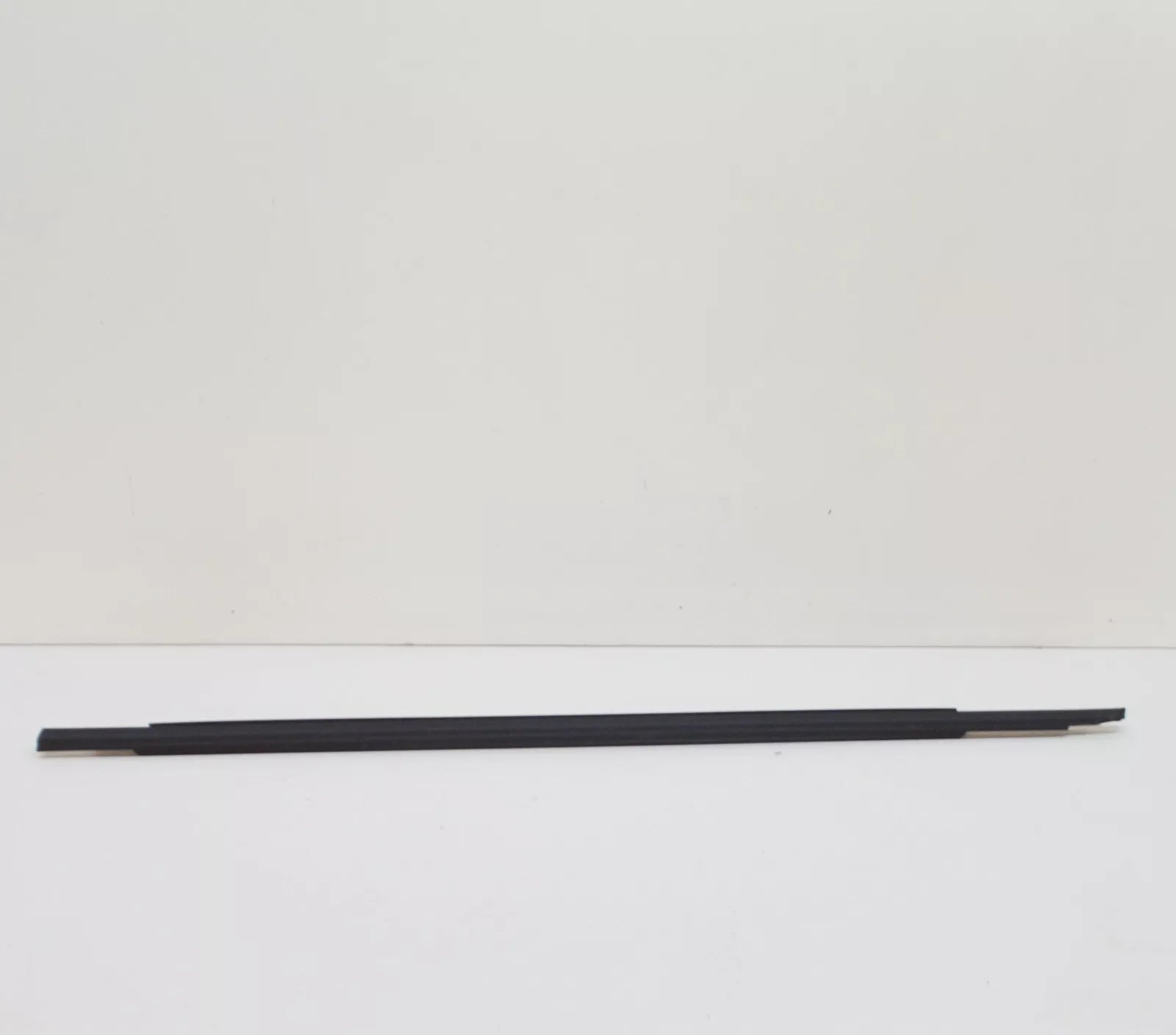 NEW AUDI A3 SPORTBACK 8V FRONT LEFT OUTER WINDOW APERTURE SEAL 8V4837477