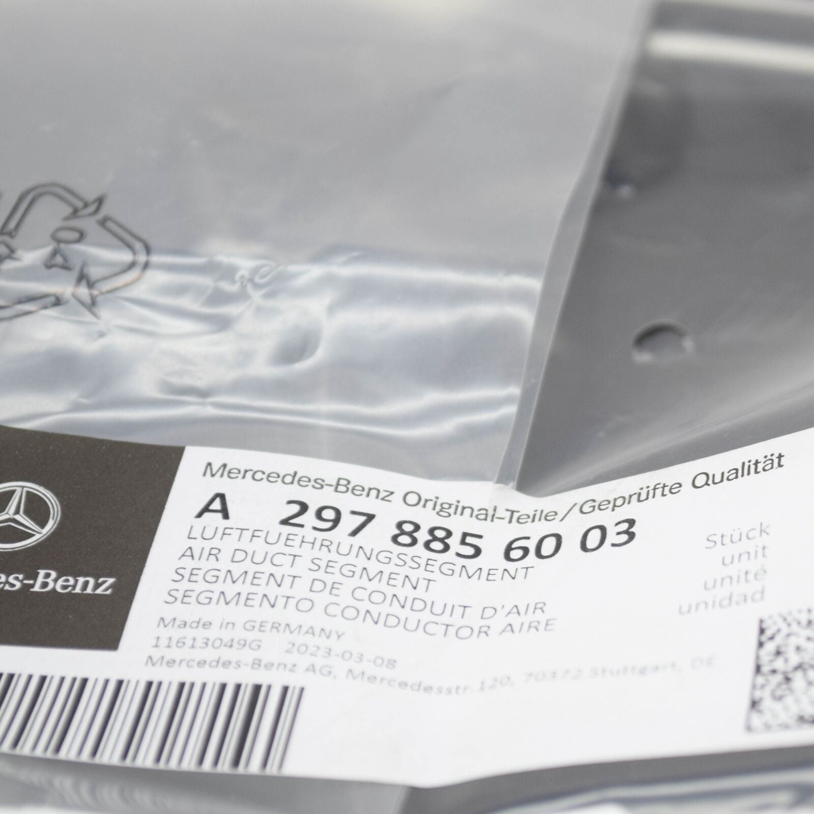 NEW MERCEDES-BENZ EQS FRONT RIGHT AIR DUCT SEGMENT A297A2978856003 ORIGINAL