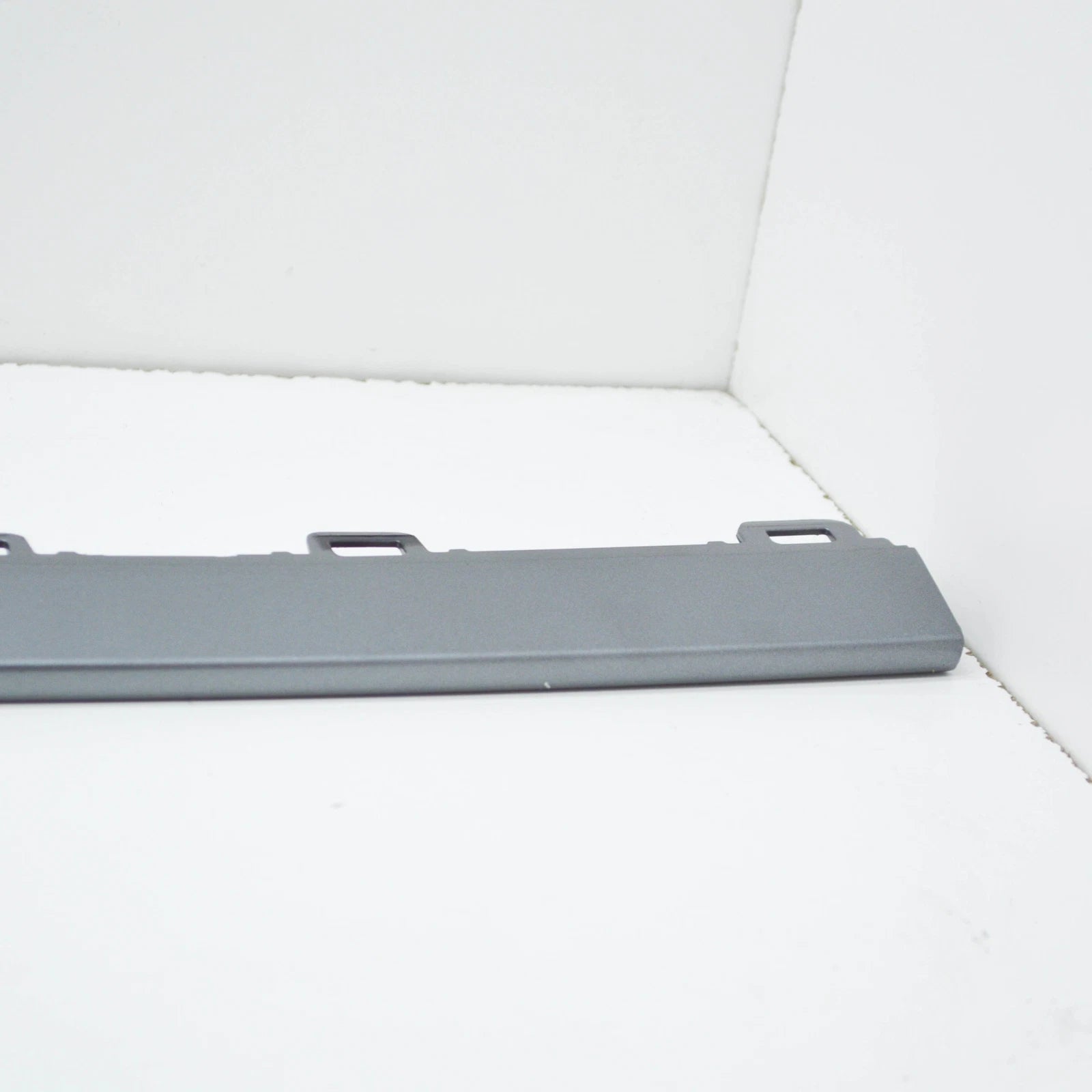 NEW AUDI A1 SPORTBACK GBA REAR BUMPER CENTER MOLDING 82A8076441RR