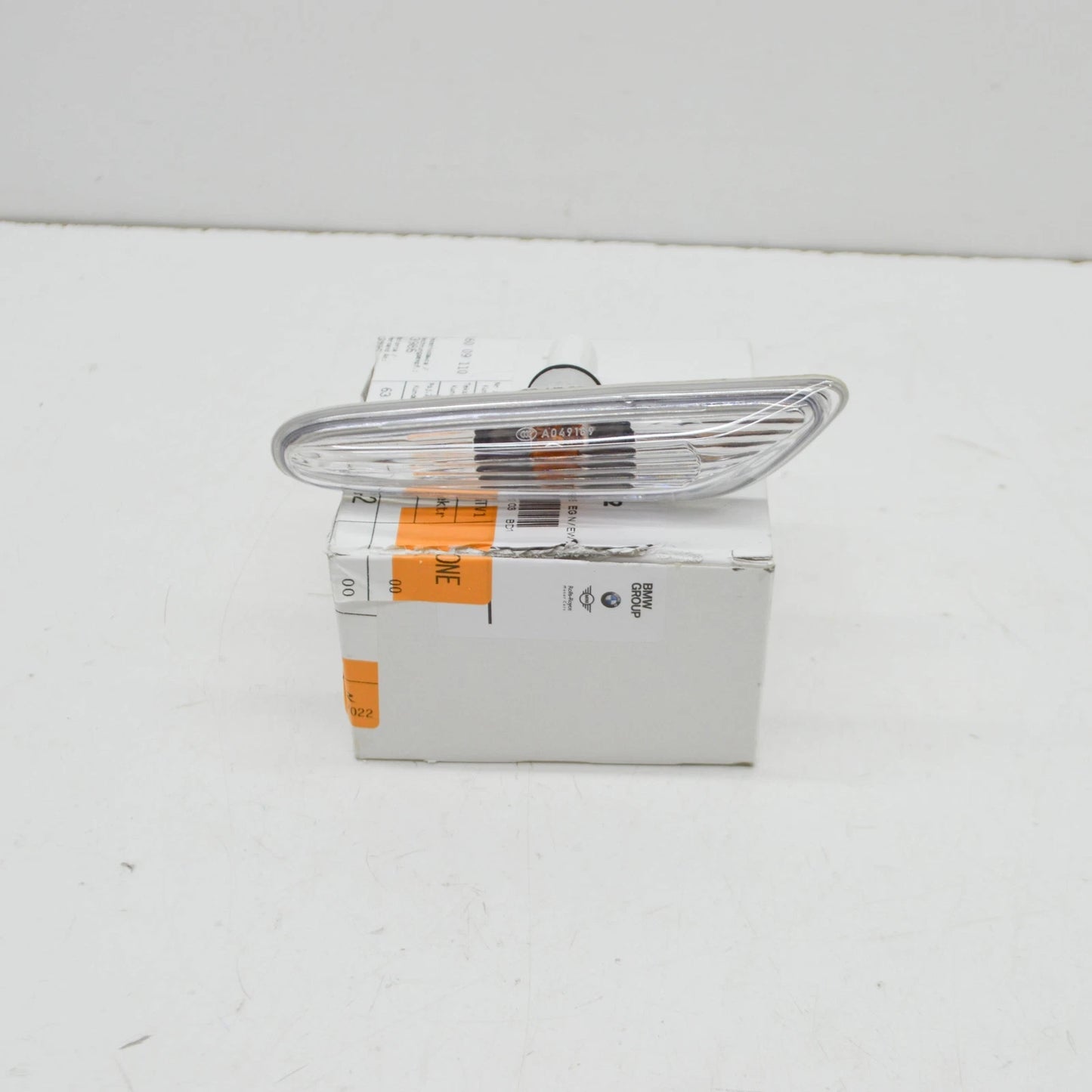 NEW BMW 5 E60 FRONT RIGHT FENDER TURN SIGNAL 63137165742 7165742 ORIGINAL