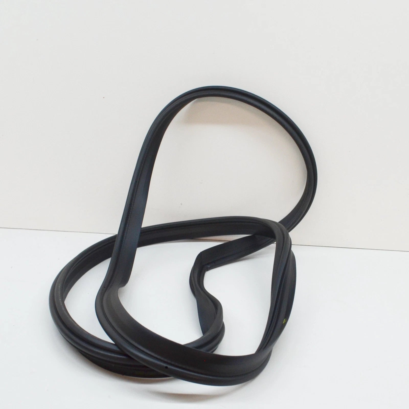 NEW AUDI A3 SPORTBACK 8V REAR TAILGATE WEATHERSTRIP 8V4827705