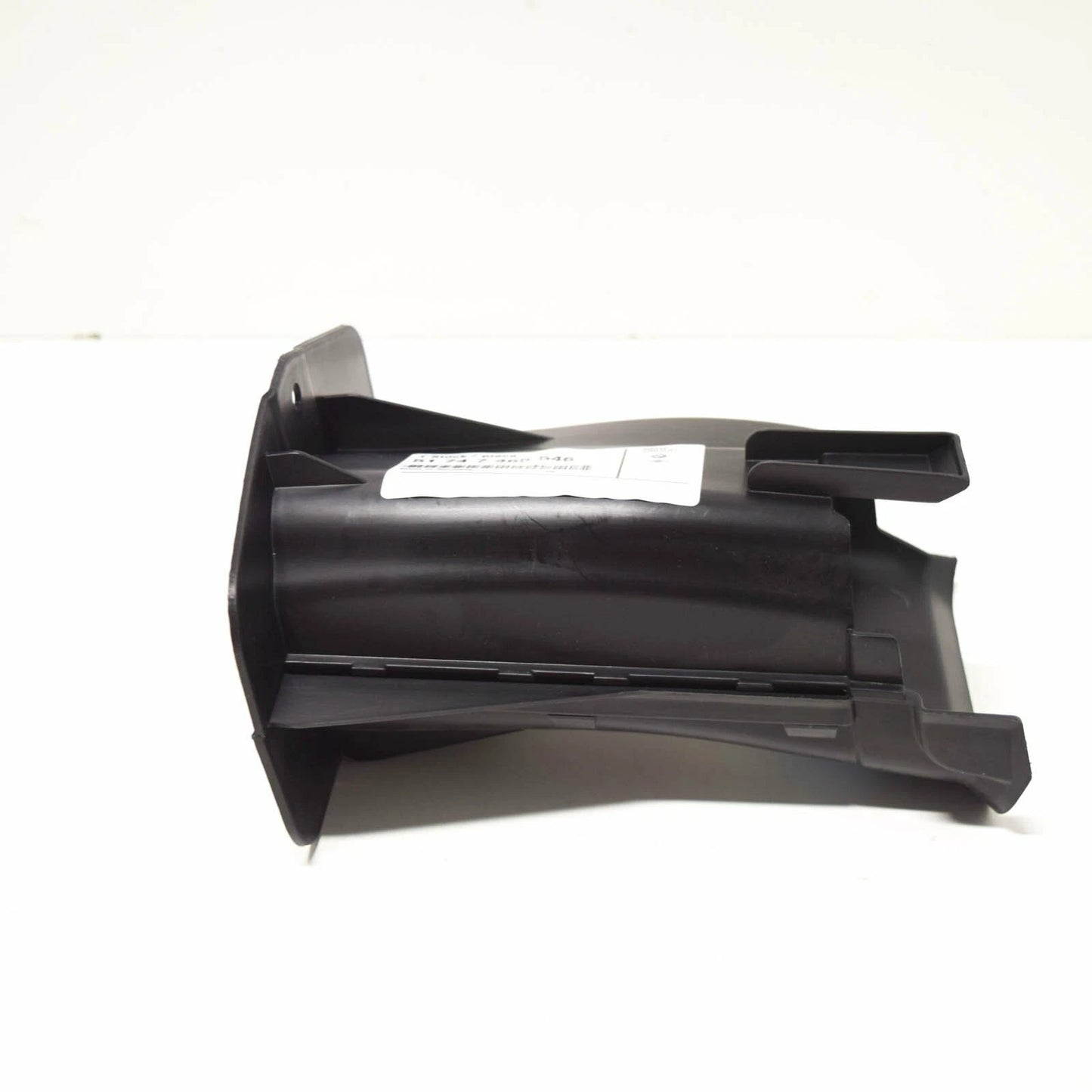 NEW BMW 8 G15 RIGHT AIR INTAKE BRAKE TUBE DUCT 51747465546 ORIGINAL