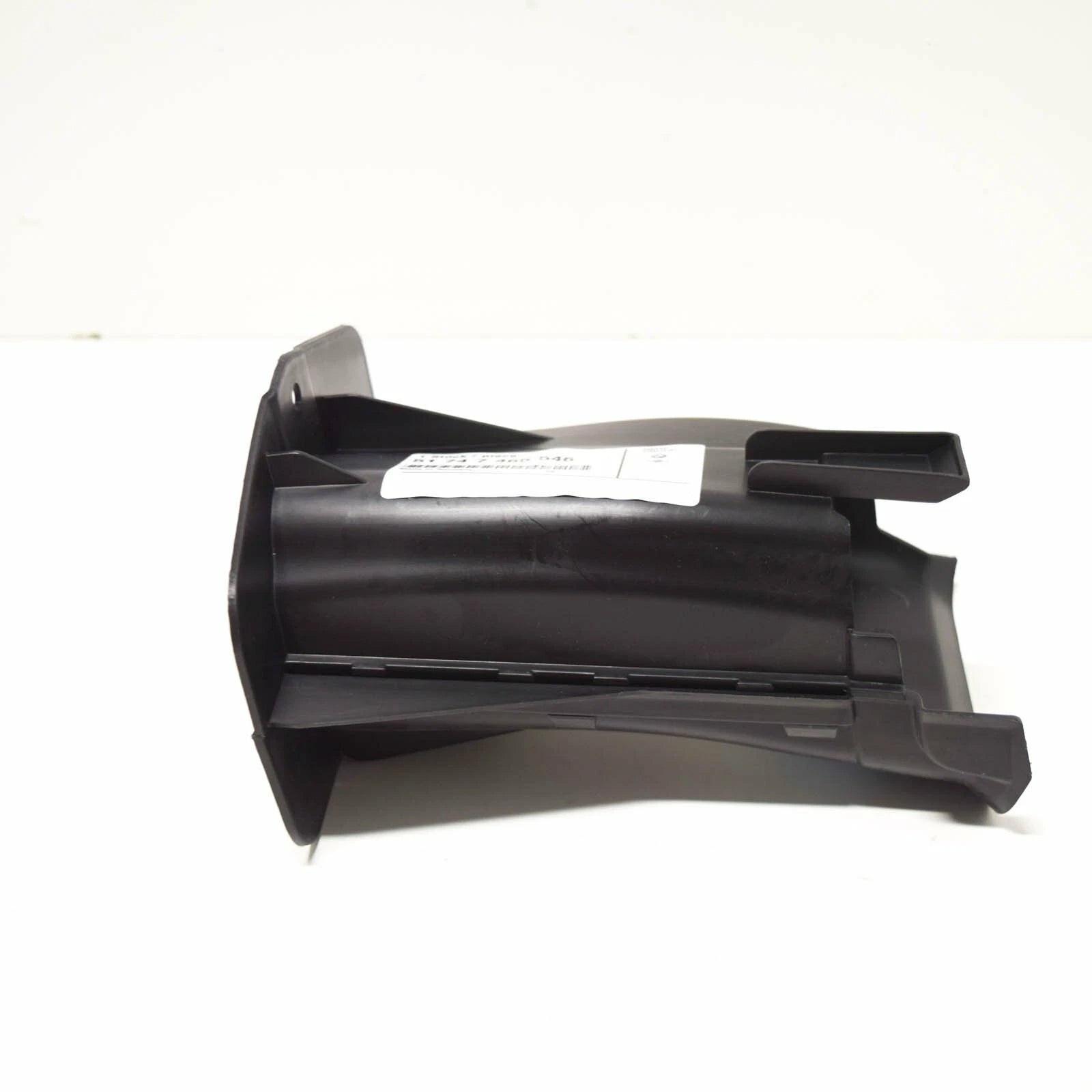 NEW BMW 8 G15 RIGHT AIR INTAKE BRAKE TUBE DUCT 51747465546 ORIGINAL