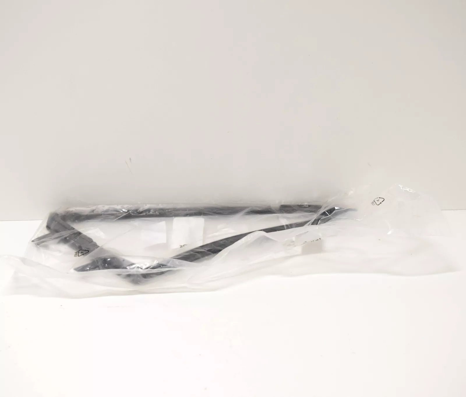 NEW BMW 1502 LEFT VENT WINDOW GASKET SEAL 51321815011 1815011 ORIGINAL