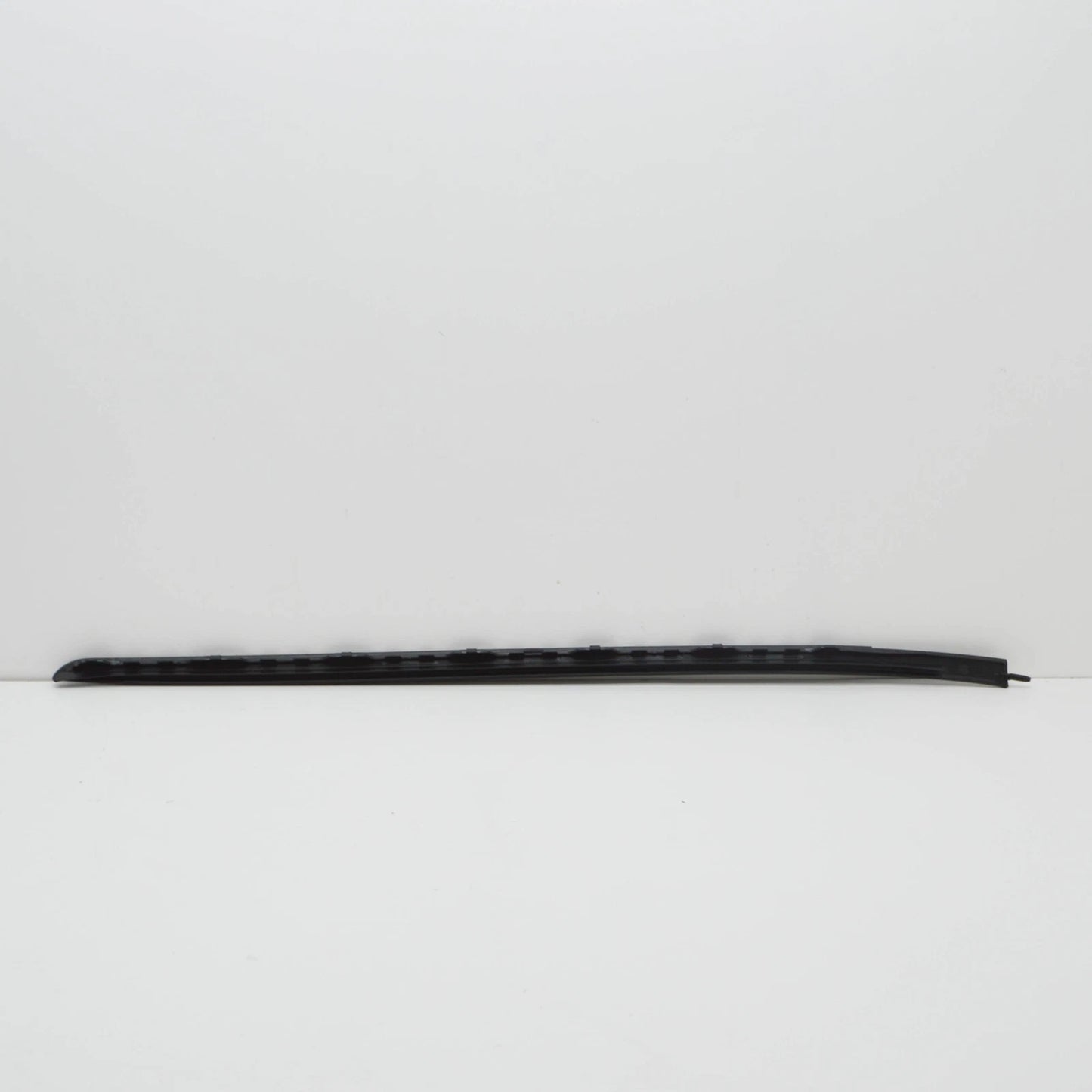 NEW BMW X5 F15 WINDSHIELD RIGHT DRIP MOLDING 51317462206 7462206 ORIGINAL