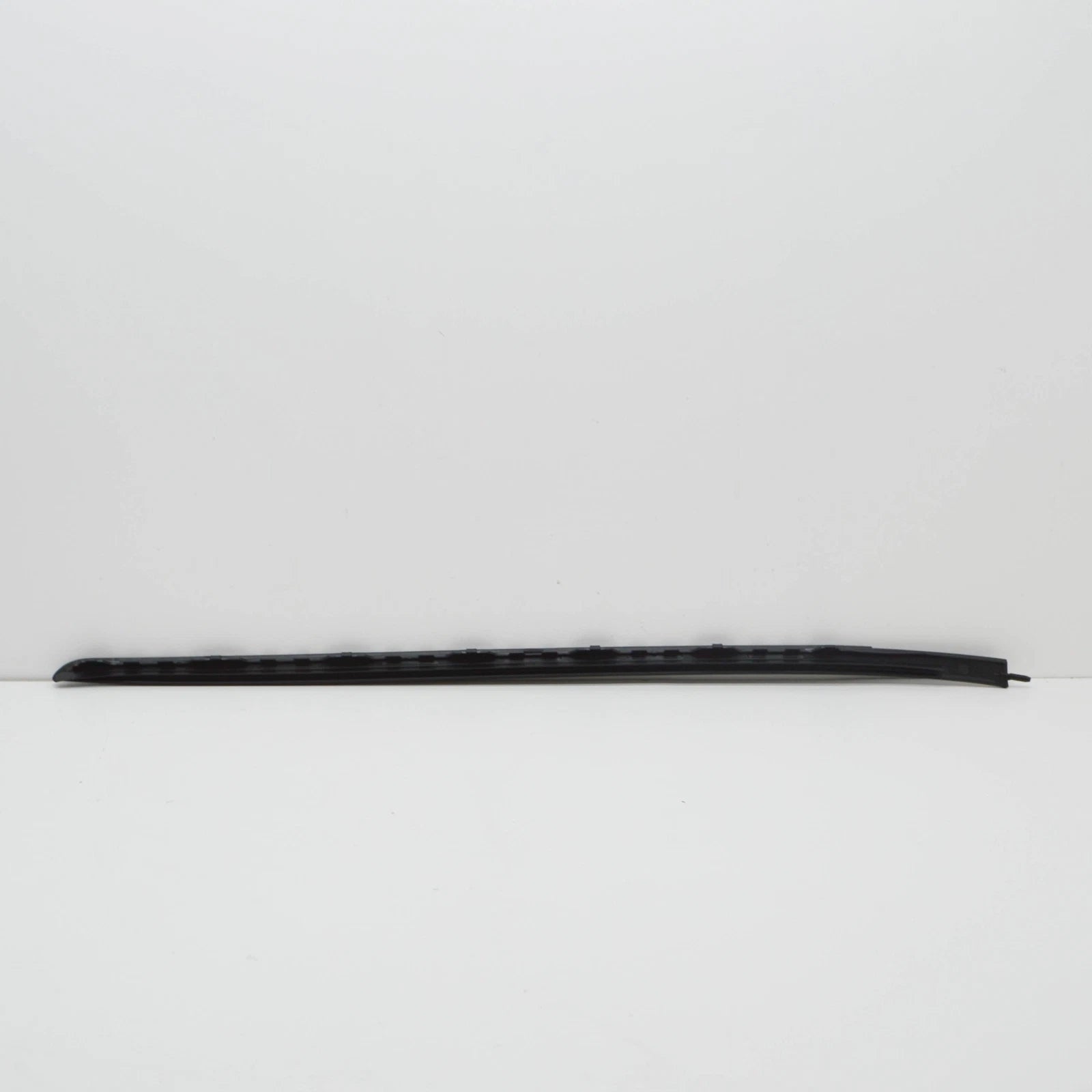 NEW BMW X5 F15 WINDSHIELD RIGHT DRIP MOLDING 51317462206 7462206 ORIGINAL