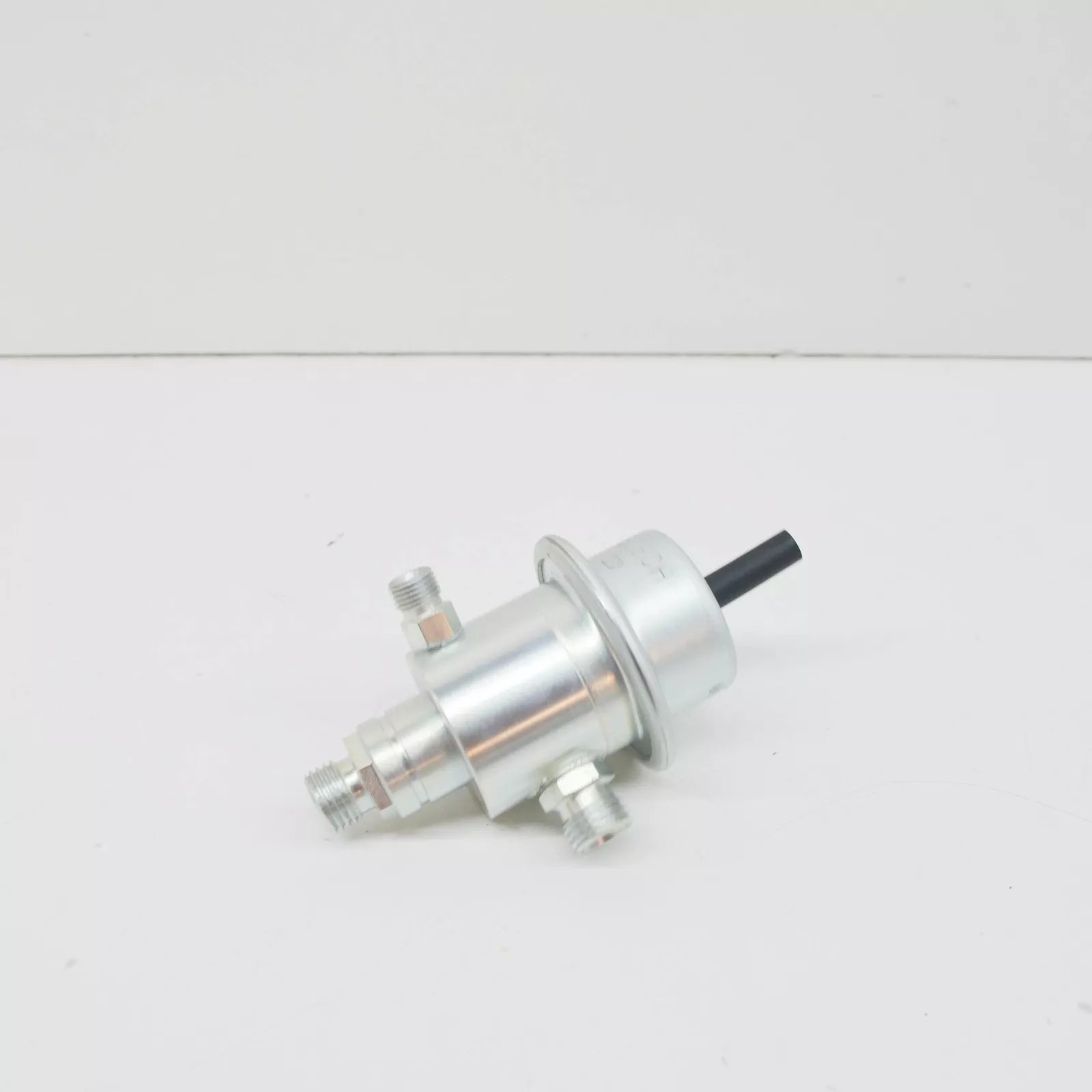 NEW MB E-CLASS W124 FUEL PRESSURE REGULATOR A0000780392 3.0 PETROL ORIGINAL