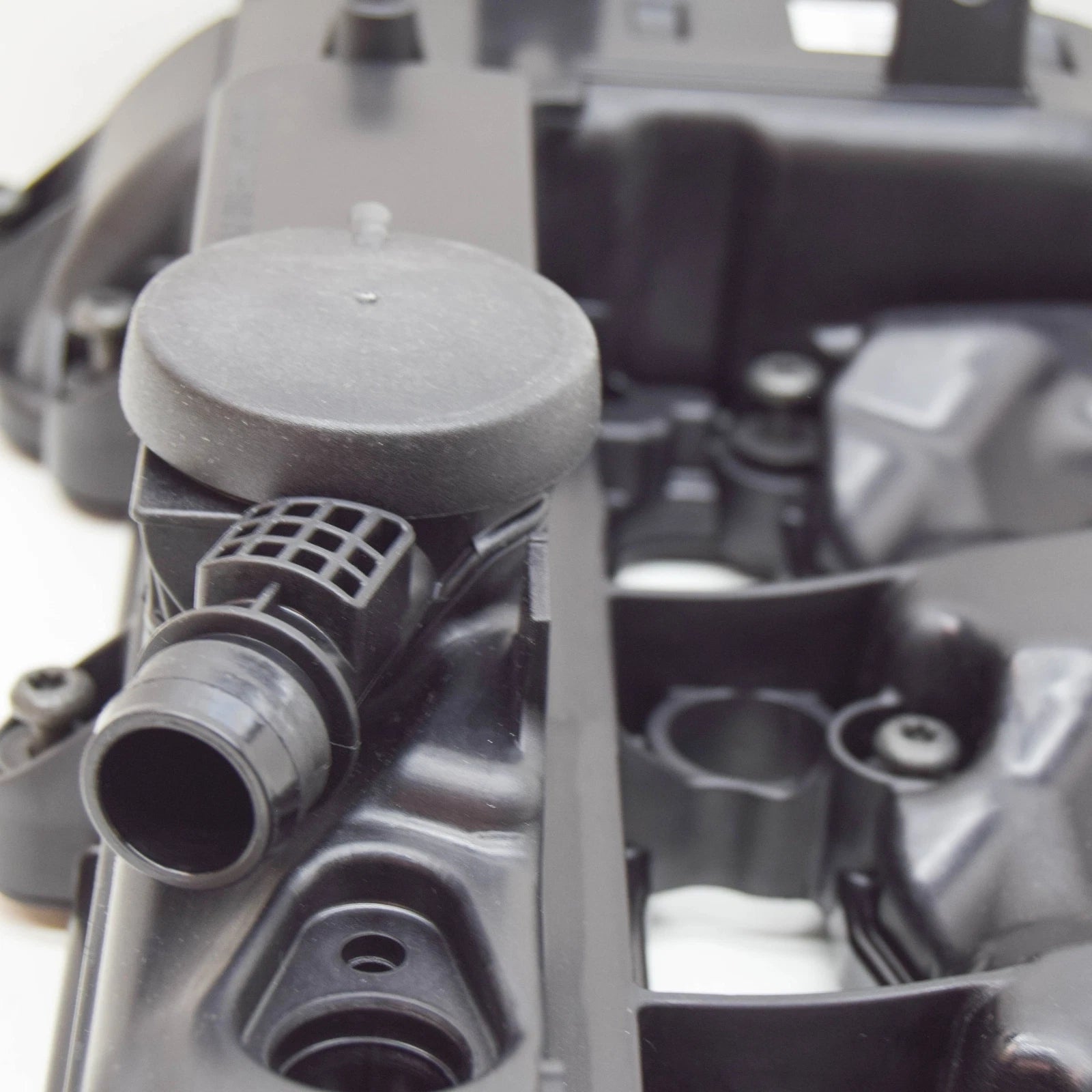 NEW MERCEDES-BENZ C-CLASS W205 VALVE COVER A6510108918 ORIGINAL