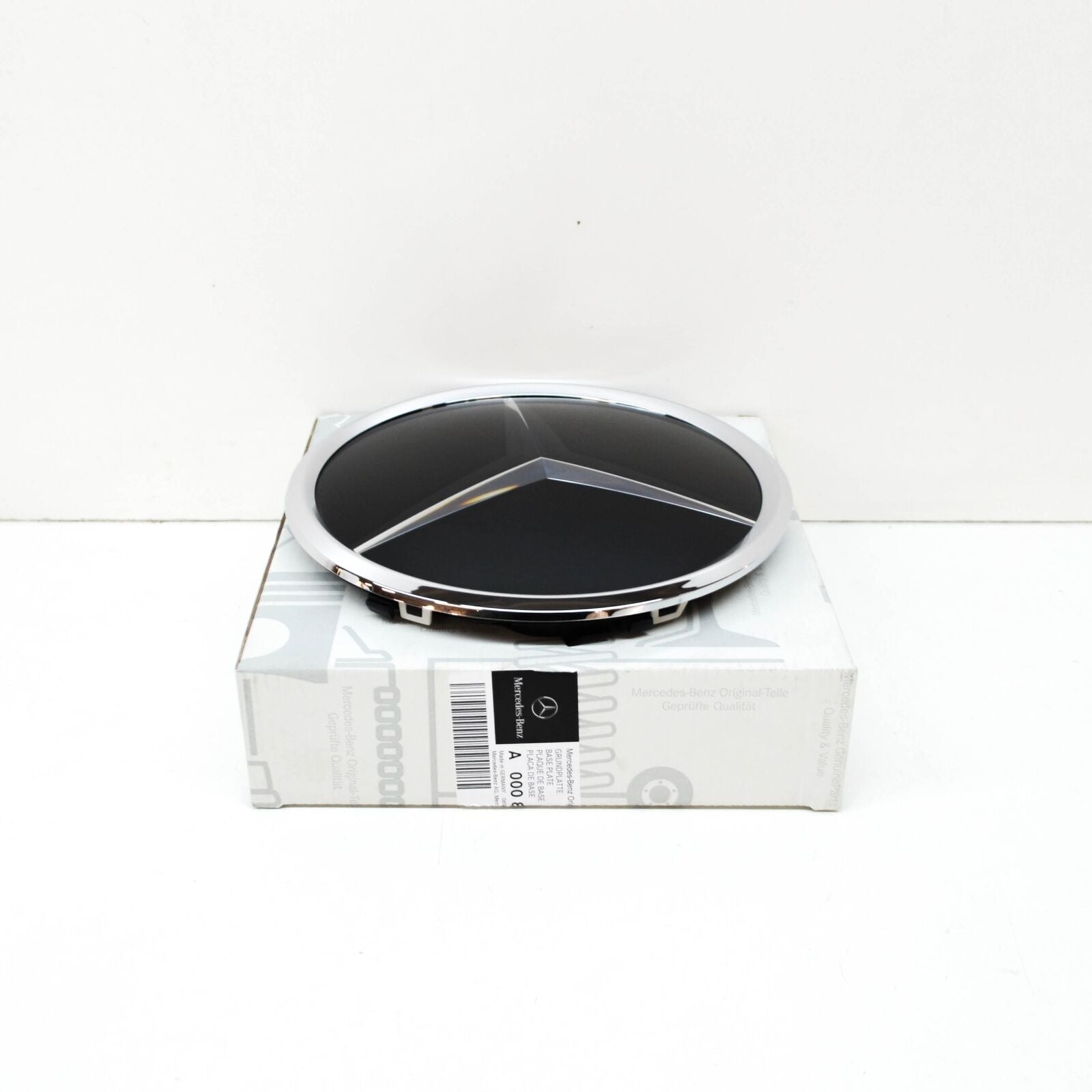 NEW MERCEDES BENZ CLS C218 DITRONIC BASE PLATE LOGO BADGE A0008880011 ORIGINAL
