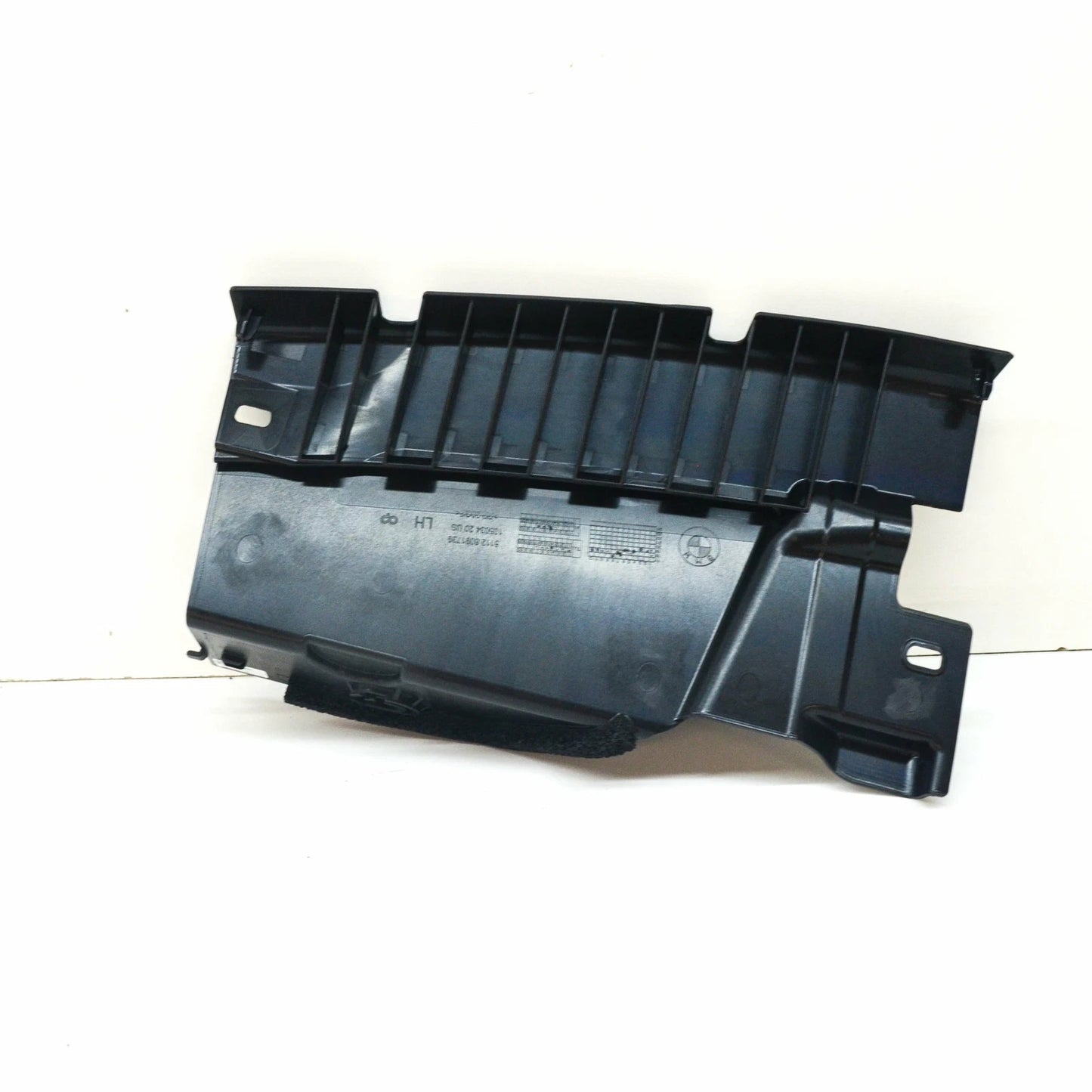 NEW BMW X7 G07 M REAR BUMPER LEFT SUPPORT COVER TRIM 51128091739 ORIGINAL