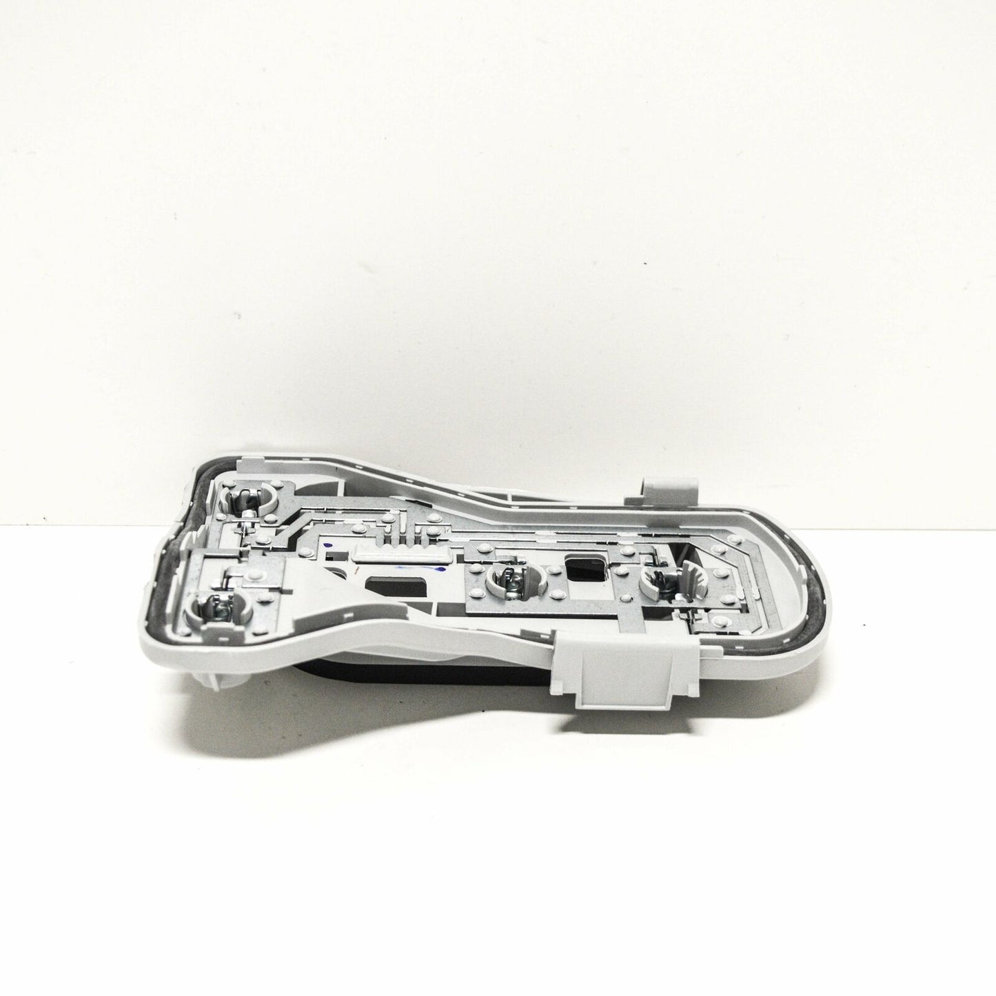 NEW VOLKSWAGEN POLO 9N REAR LEFT TAIL LIGHT CARRIER BULB 6Q6945257F ORIGINAL