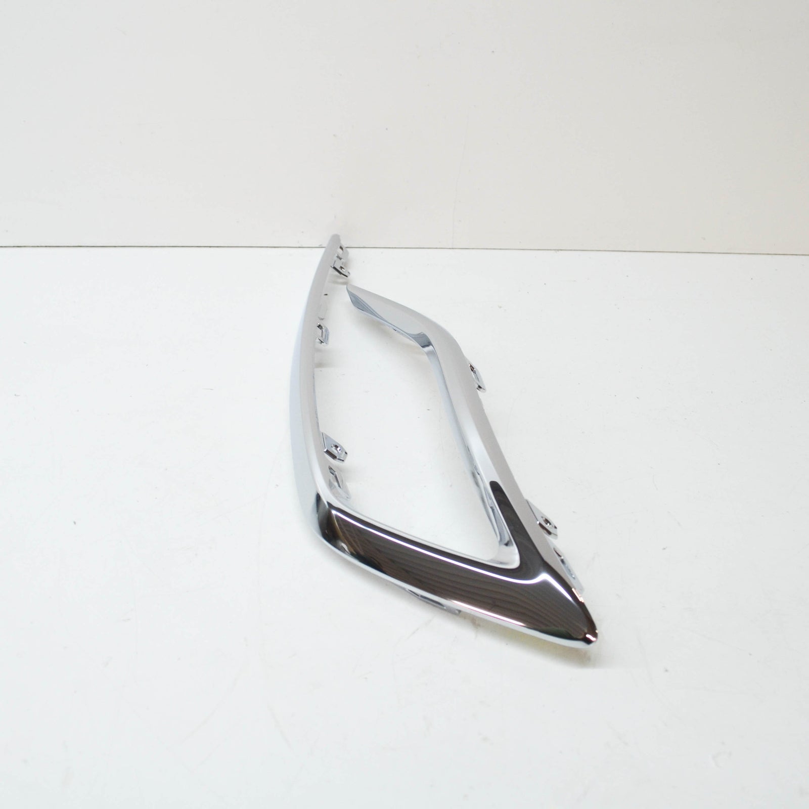 NEW VW GOLF MK8 CD REAR BUMPER LEFT DECORATIVE TRIM CHROME 5H68533312ZZ ORIGINAL