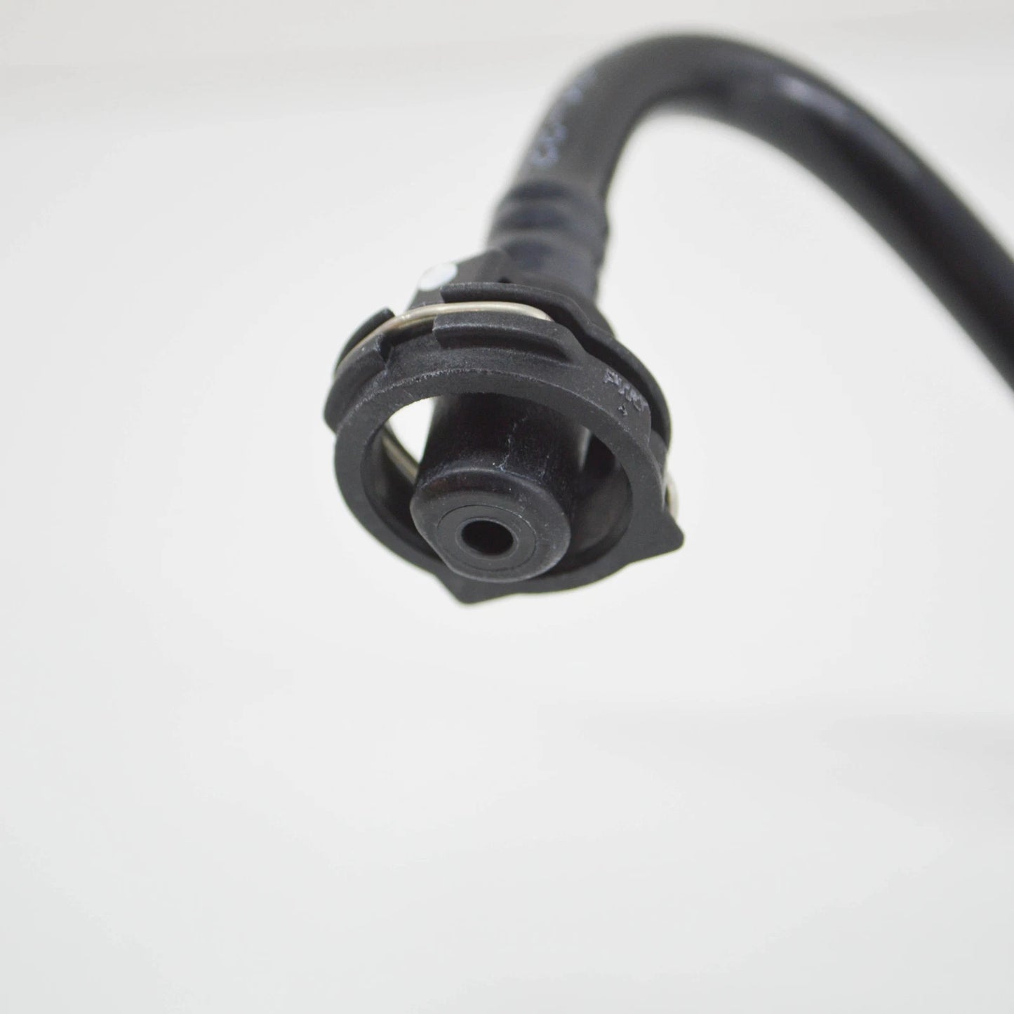 NEW VW TOUAREG CR ENGINE RESERVOIR BREATHER LINE 4M0121081F ORIGINAL