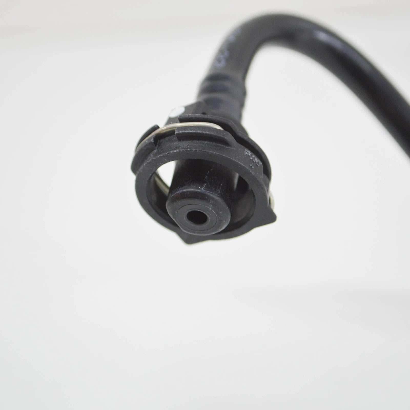 NEW VW TOUAREG CR ENGINE RESERVOIR BREATHER LINE 4M0121081F ORIGINAL