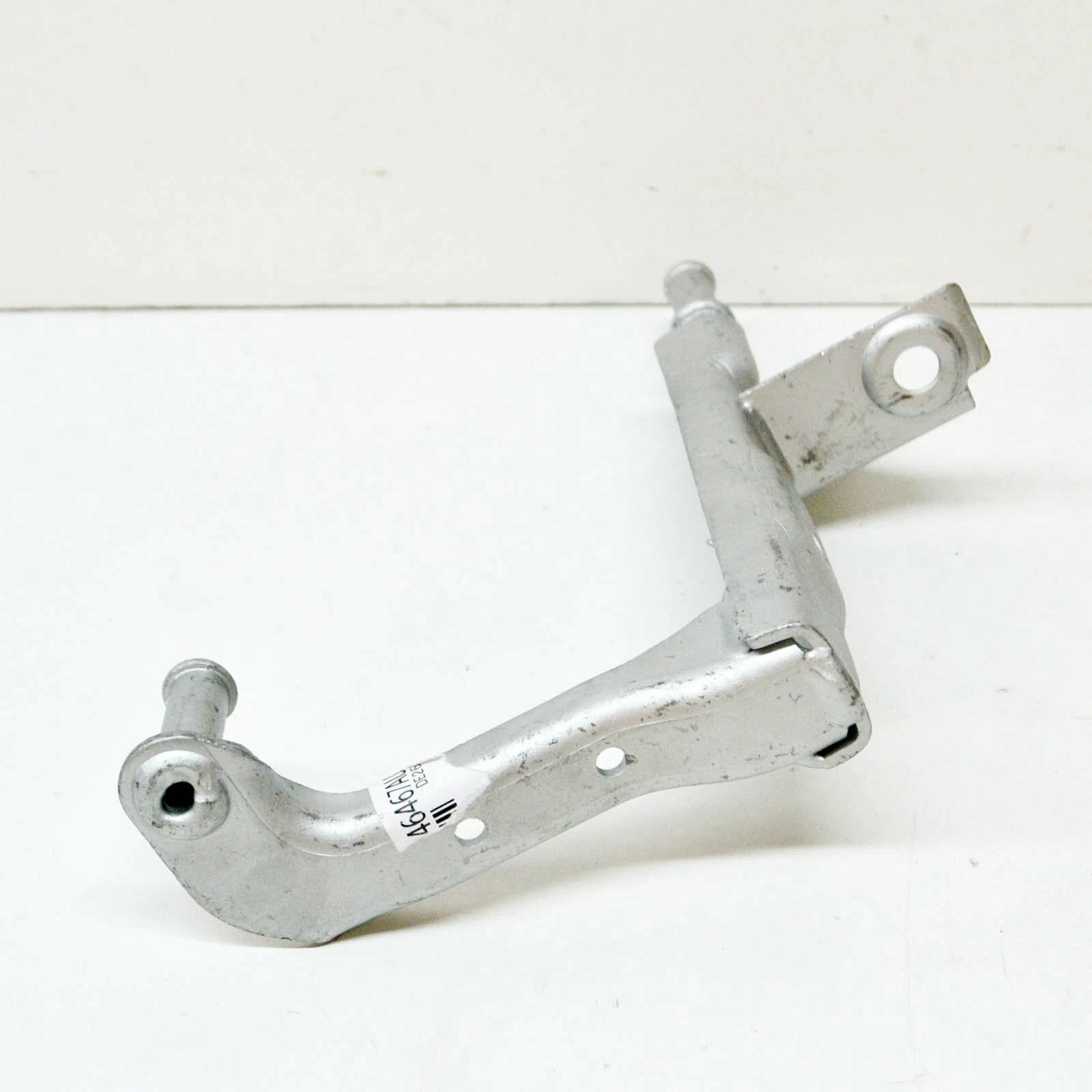 NEW MERCEDES-BENZ C W205 REAR RIGHT EXHAUST PIPE BRACKET A2054905201 ORIGINAL