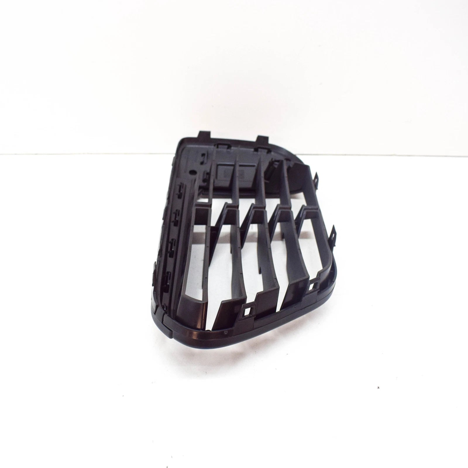 NEW BMW X1 F48 FRONT BUMPER RIGHT GRILLE 51117453980 7453980 2015 ORIGINAL