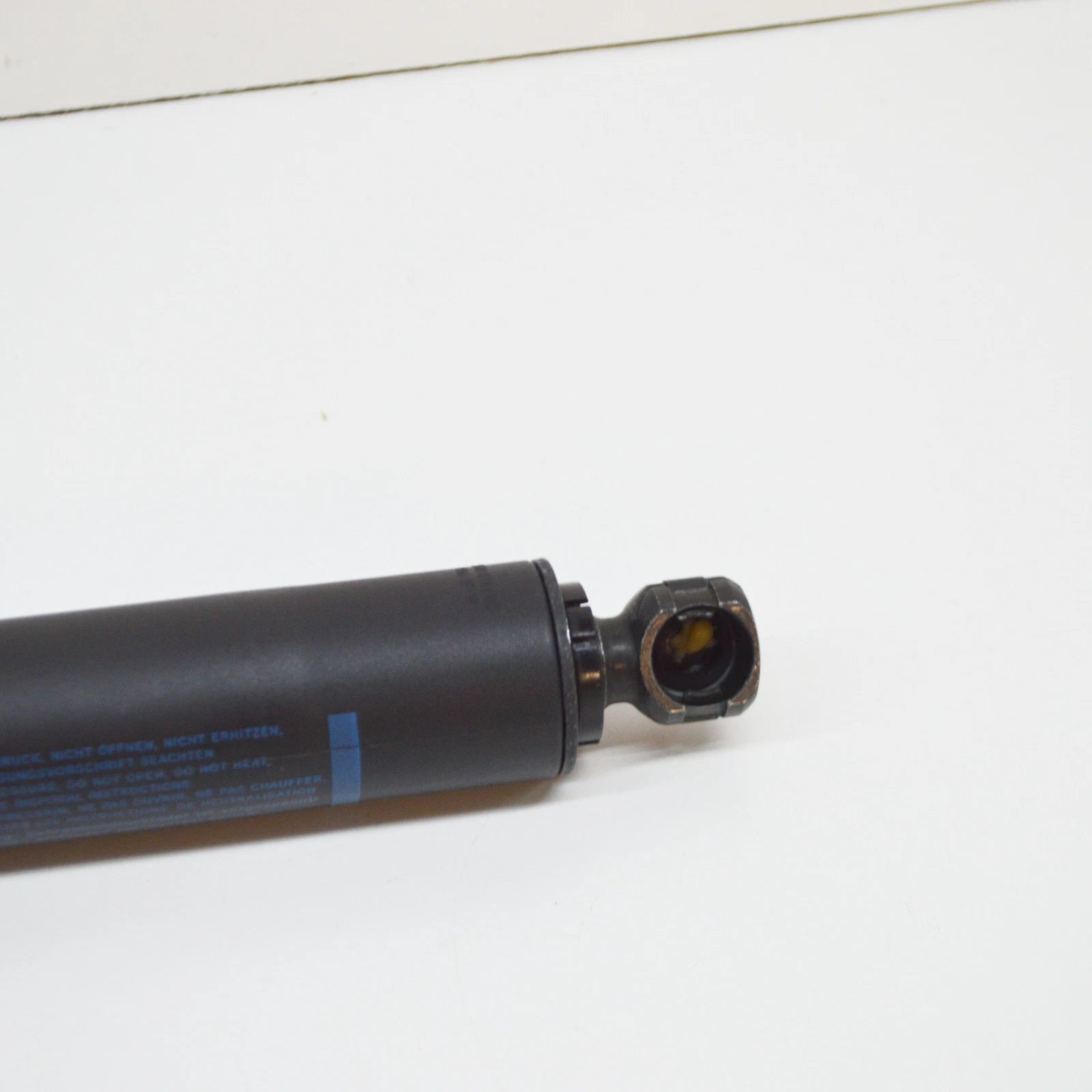 NEW VW TOUAREG 7L MK1 LEFT SIDE TAILGATE HATCH LIFT SUPPORT 7L6827550L ORIGINAL