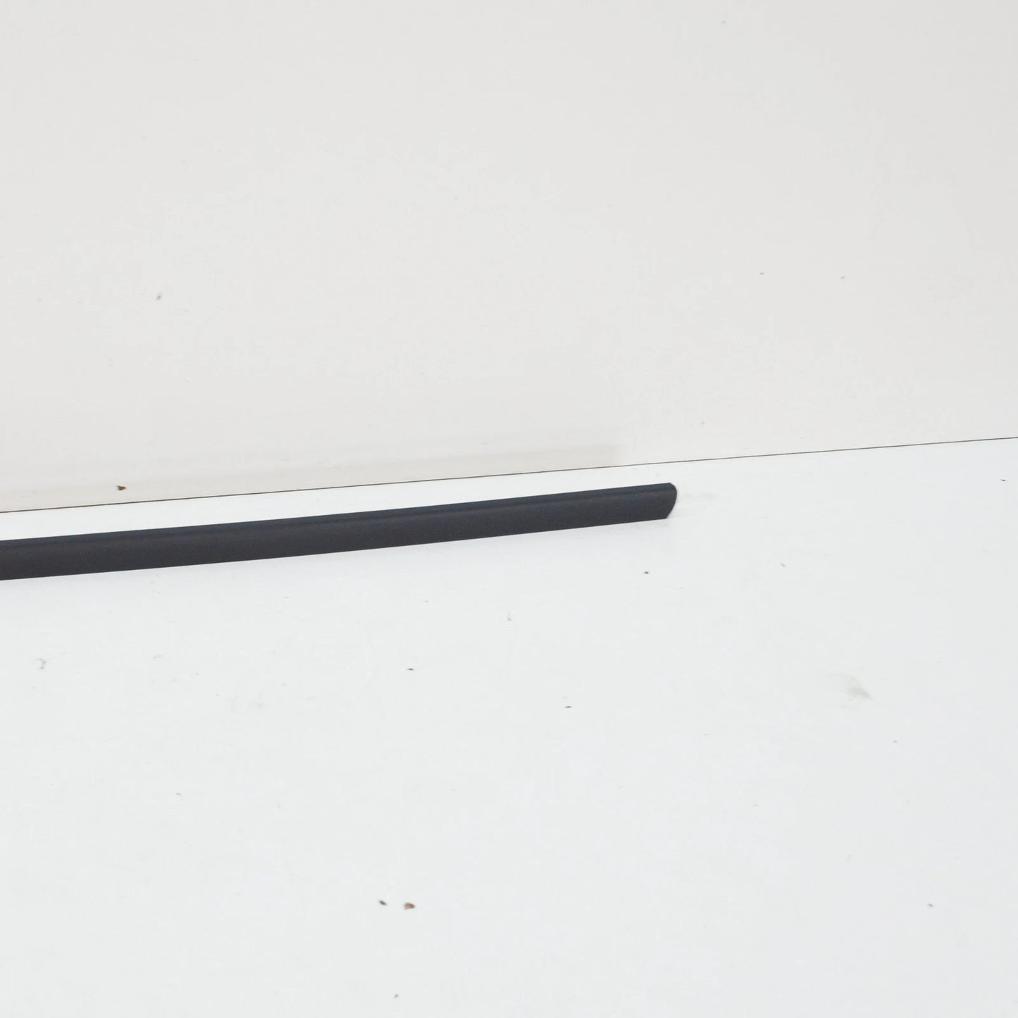 NEW BMW 3 E46 FRONT LEFT DOOR MOLDING 51138208449 8208449 ORIGINAL