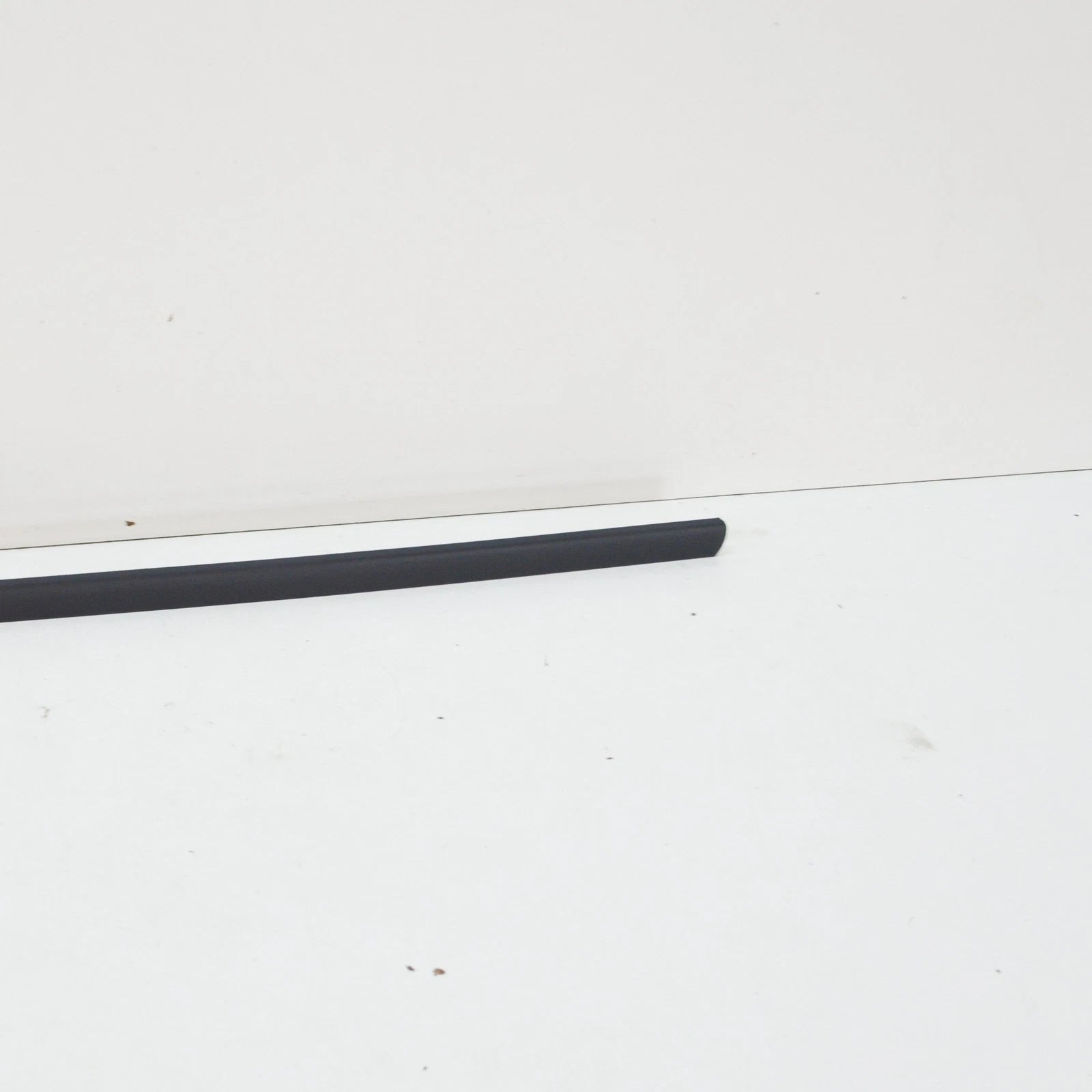 NEW BMW 3 E46 FRONT LEFT DOOR MOLDING 51138208449 8208449 ORIGINAL