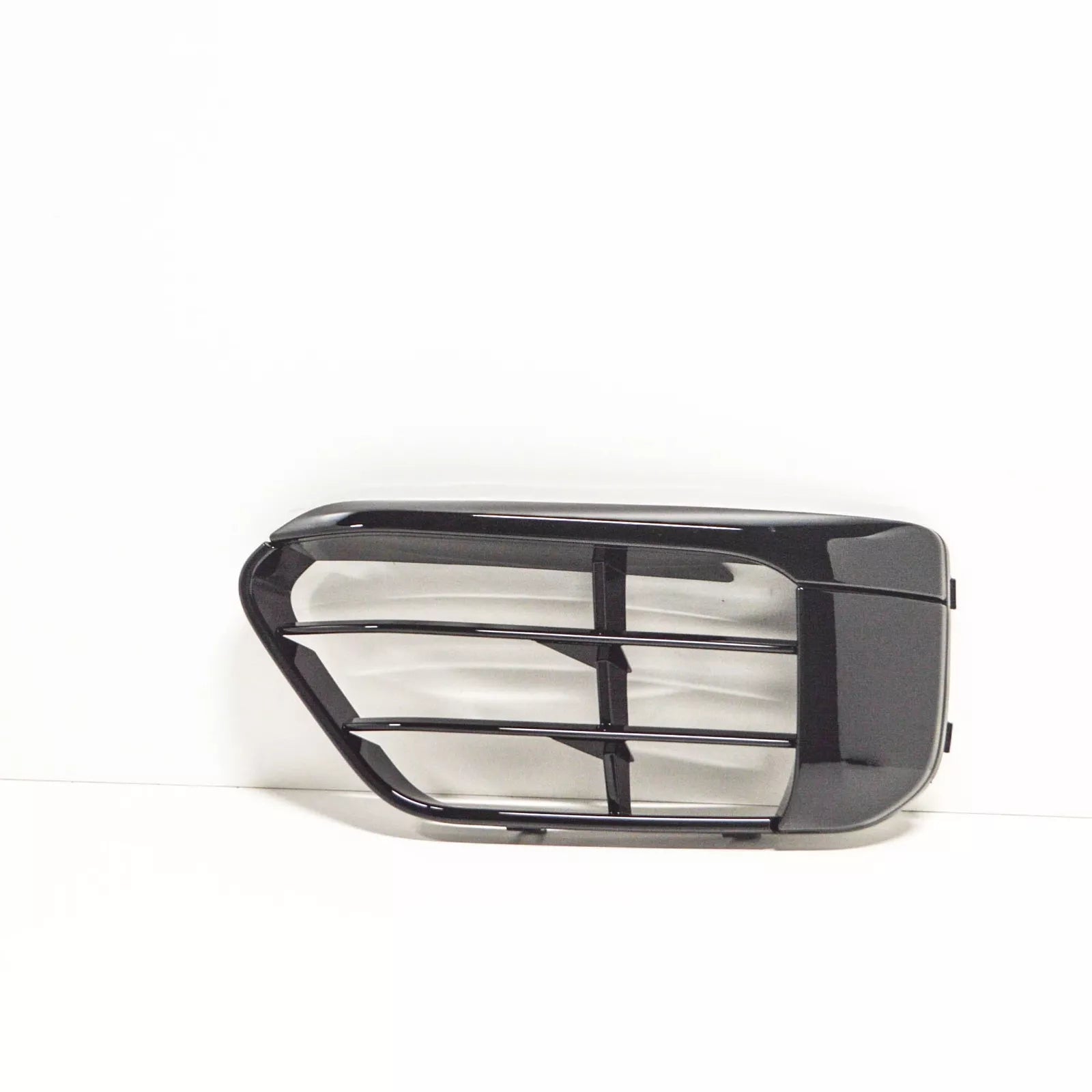 NEW BMW X1 F48 FRONT BUMPER LEFT CLOSED GRILLE 51117453985 7453985 2015 ORIGINAL