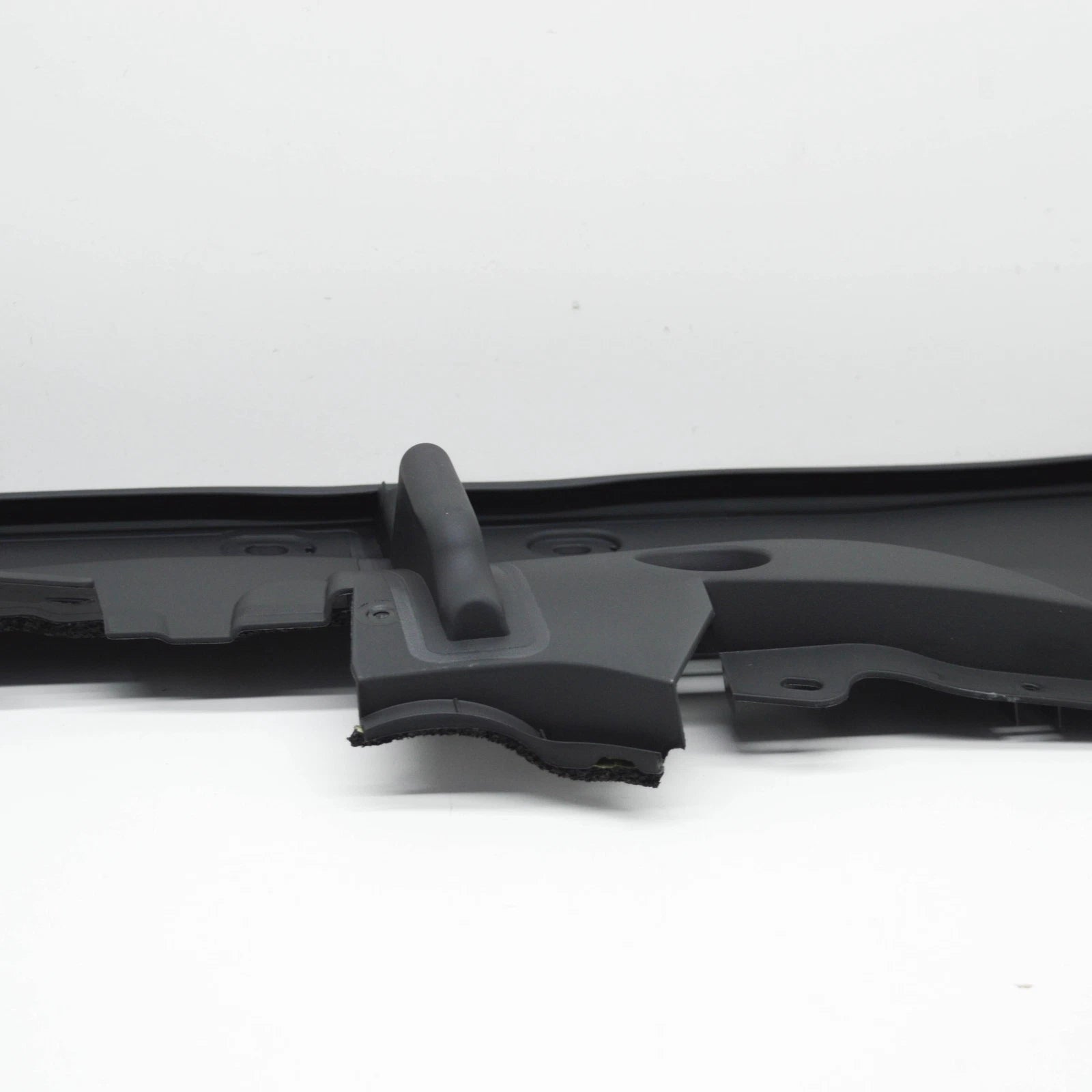 NEW BMW 7 G11 FRONT BONNET HOOD LEFT SIDE SEALING 51767475289 ORIGINAL