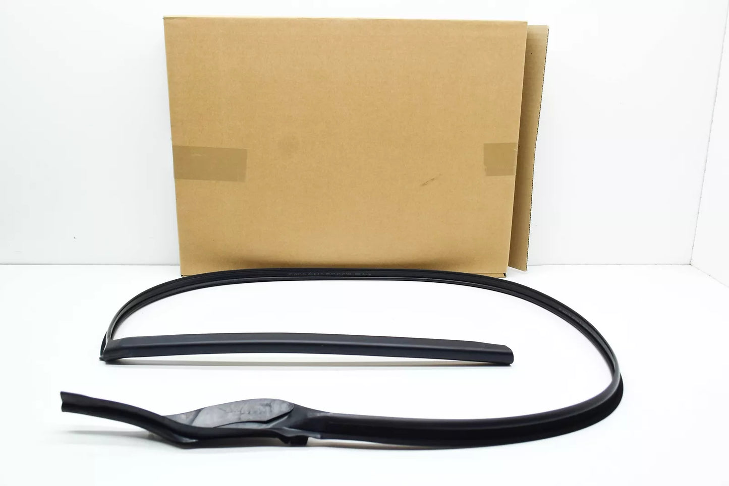 NEW BMW 5 GRAN TURISMO F07 REAR RIGHT DOOR ROOF SEAL 51357179124 ORIGINAL