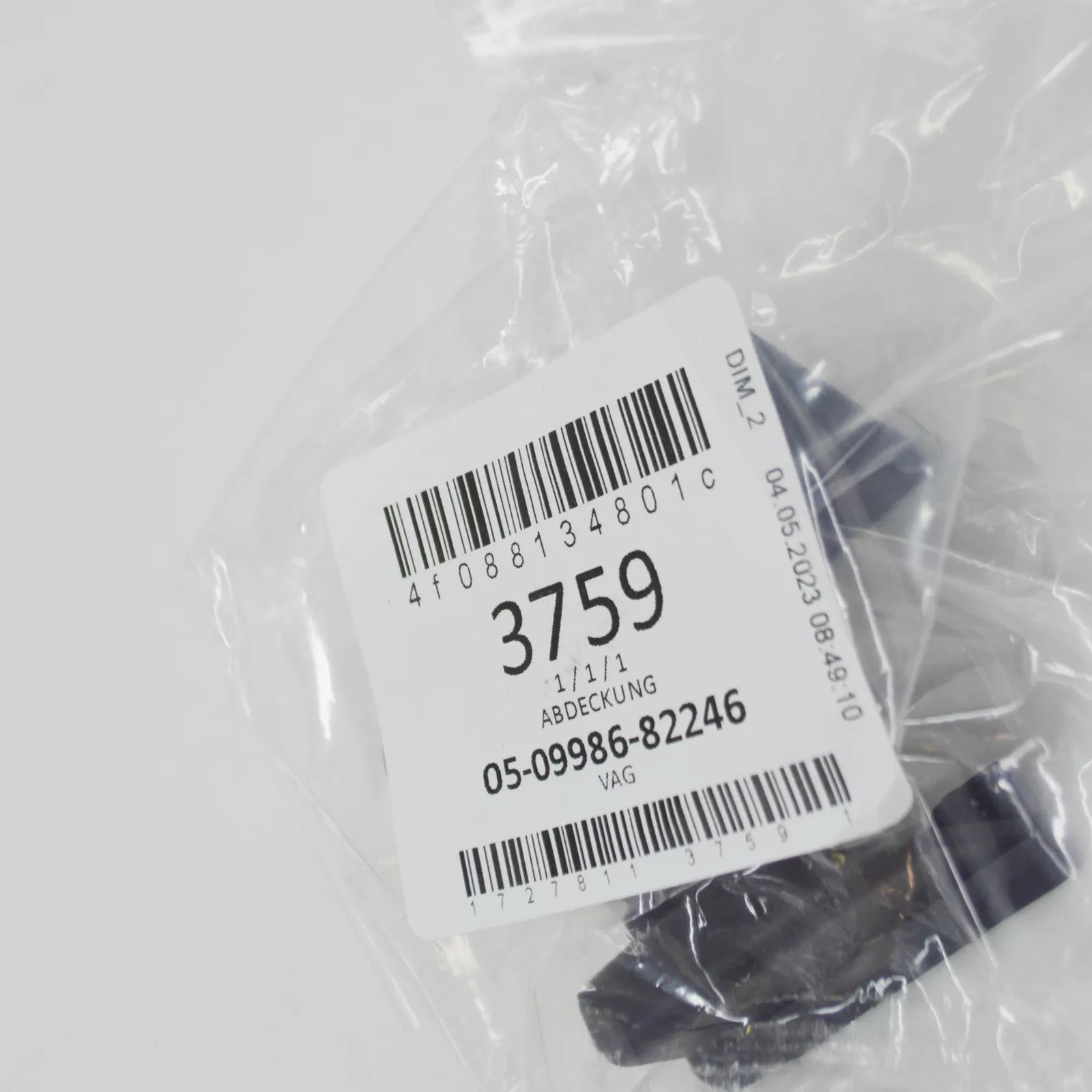 NEW AUDI A3 8V FRONT RIGHT SEAT GUIDE RAIL COVER 4F088134801C ORIGINAL