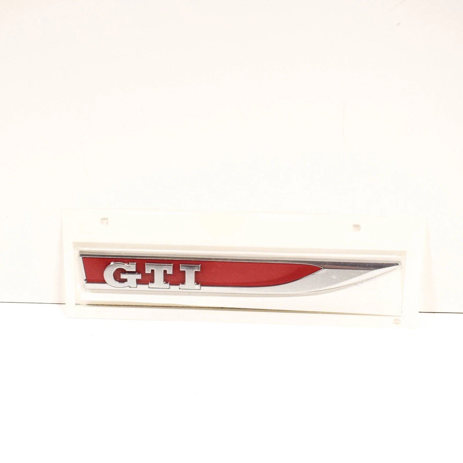 NEW VOLKSWAGEN GOLF MK7 RIGHT FENDER GTI EMBLEM 5G0853688ATJZQ ORIGINAL