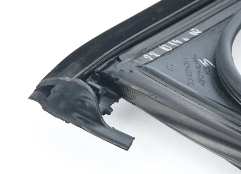 NEW VW PASSAT B7 FRONT LEFT DOOR SEALING RUBBER FRAME 3C4837431F5AP ORIGINAL