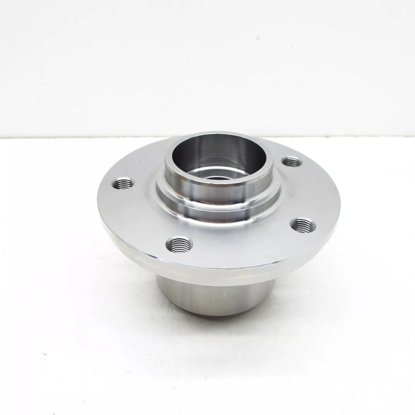 NEW VW TRANSPORTER T5 REAR WHEEL HUB WITH BEARING 7H0401611H ORIGINAL