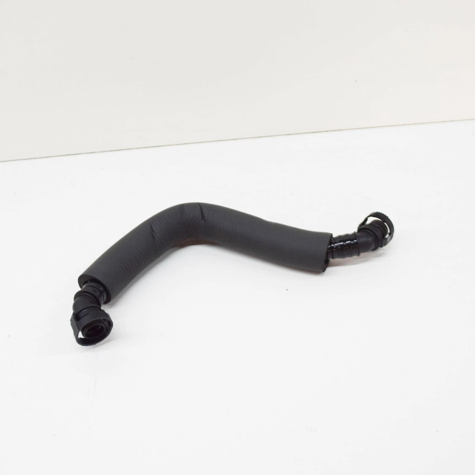 NEW AUDI A3 8P ENGINE VENT HOSE 06H103221J