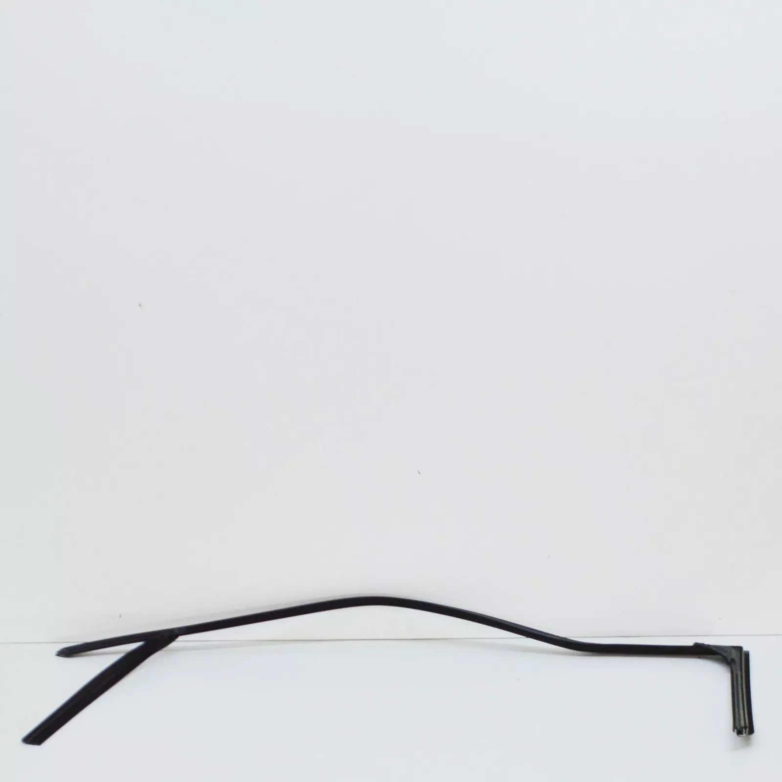 NEW AUDI A3 8P FRONT RIGHT DOOR WINDOW GUIDE 8P3837440D ORIGINAL