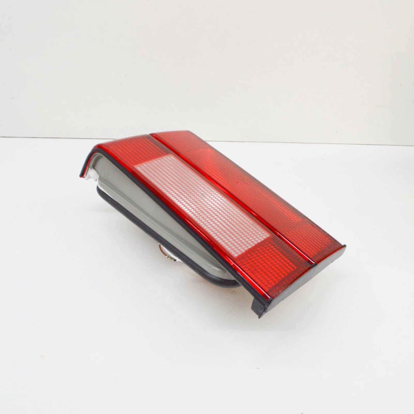 NEW BMW E34 WAGON REAR LIGHT IN TRUNK LID LEFT 8355897 63218355897 ORIGINAL