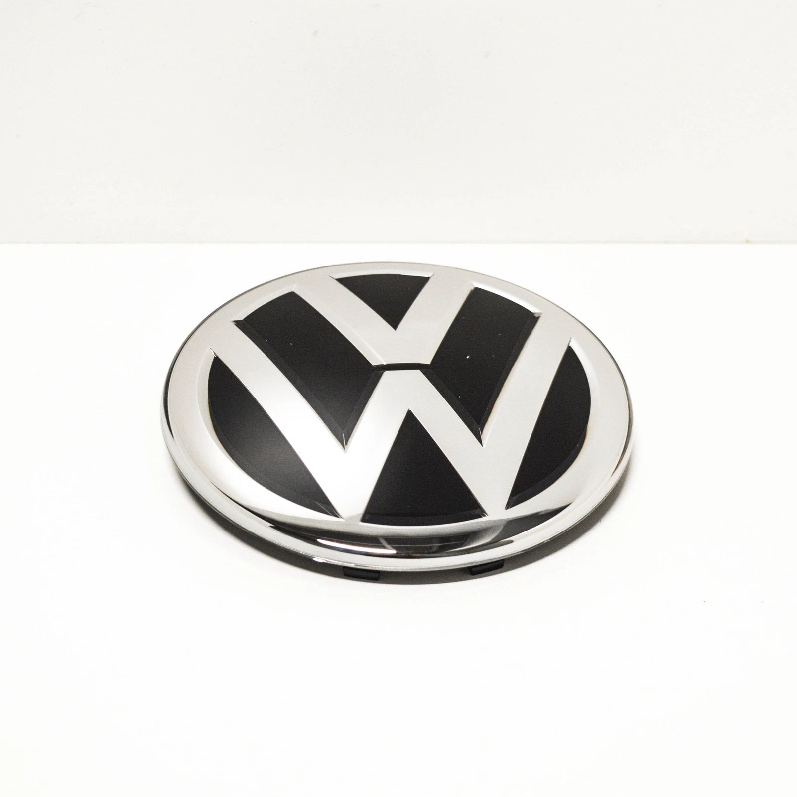 NEW VW TIGUAN MK2 FRONT BUMPER RADIATOR GRILLE EMBLEM BADGE 5NA853601JZA OEM