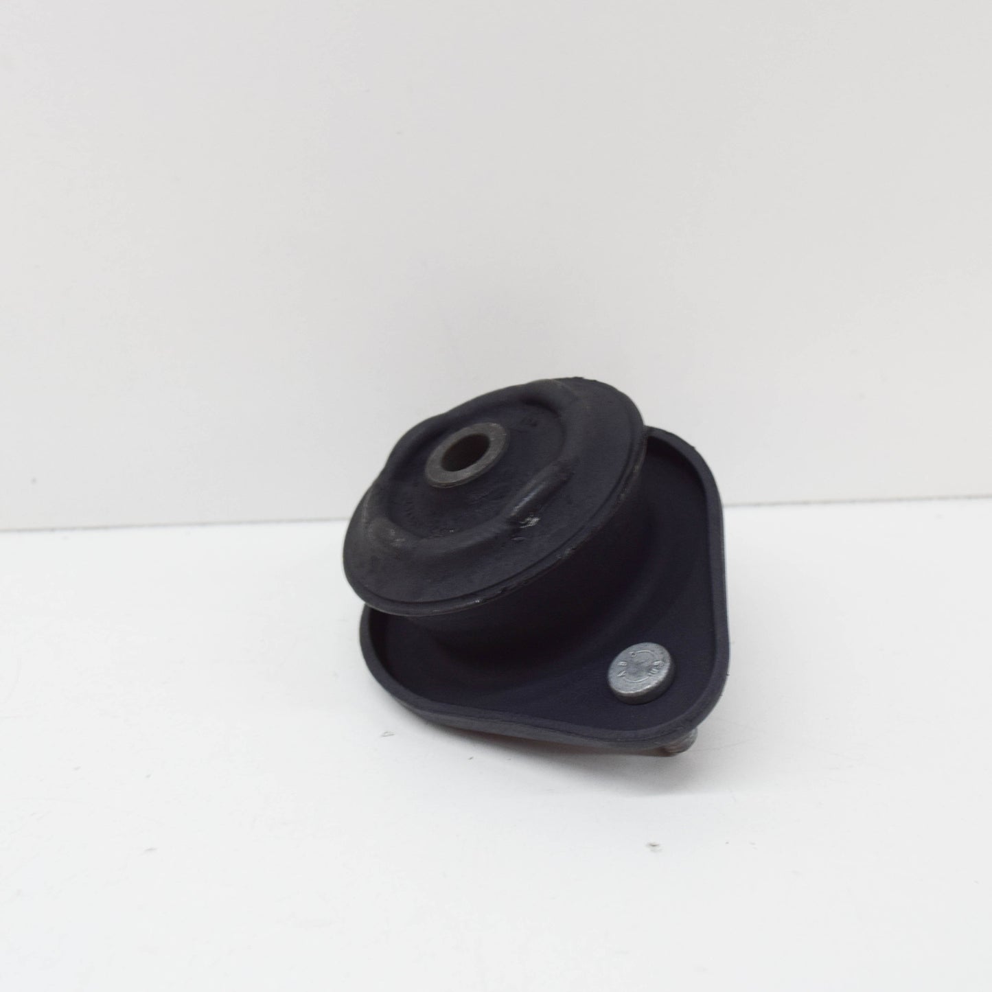 new bmw 8 e31 rear spring strut guide support 33521091605 original