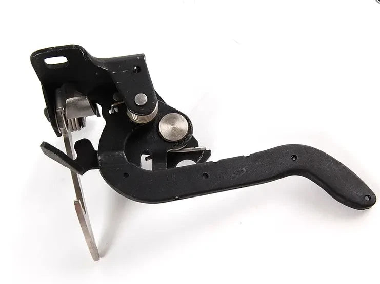 NEW BMW 7 E38 ENGINE HOOD CATCH 51238232129 8232129 ORIGINAL