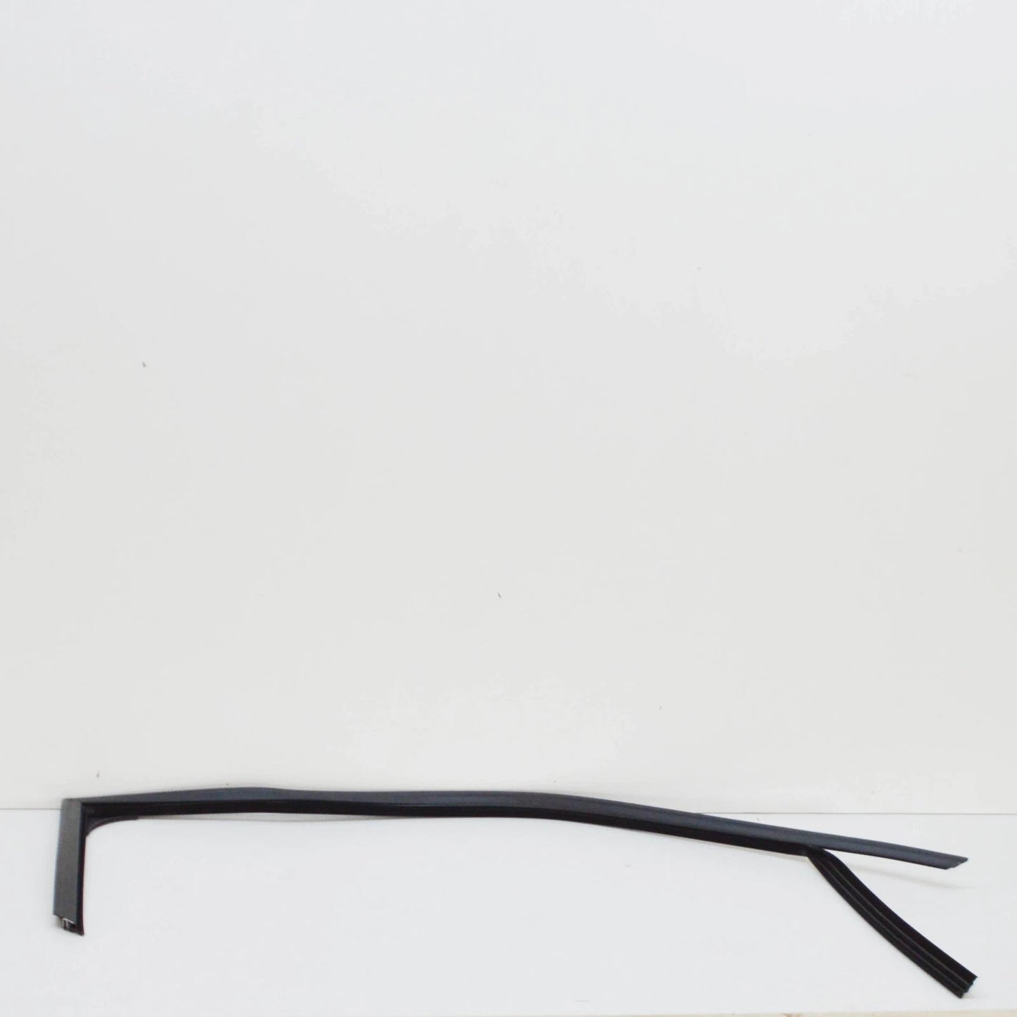 NEW AUDI A3 8P FRONT RIGHT DOOR WINDOW GUIDE 8P3837440D ORIGINAL