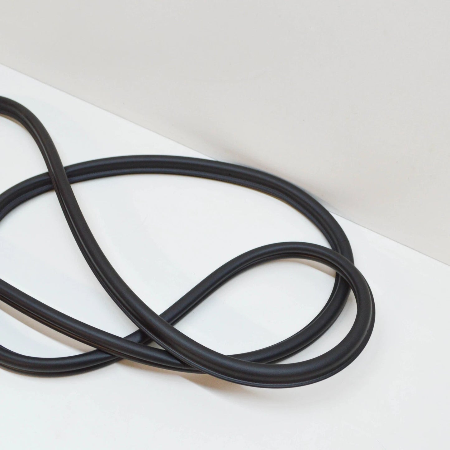 NEW AUDI TT 8J COUPE REAR LID SEAL 8J8827705A