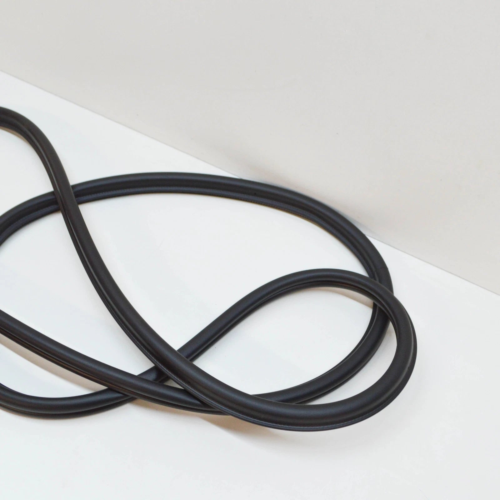 NEW AUDI TT 8J COUPE REAR LID SEAL 8J8827705A