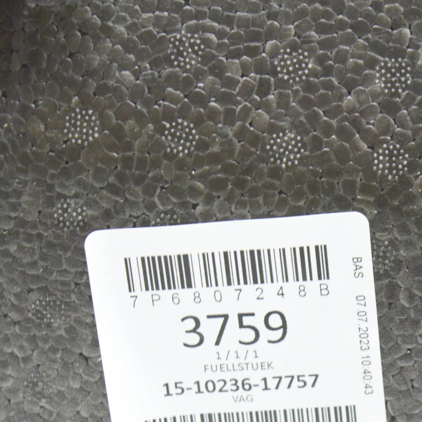 NEW VOLKSWAGEN TOUAREG 7P FRONT BUMPER FOAM FILLER PIECE 7P6807248B ORIGINAL