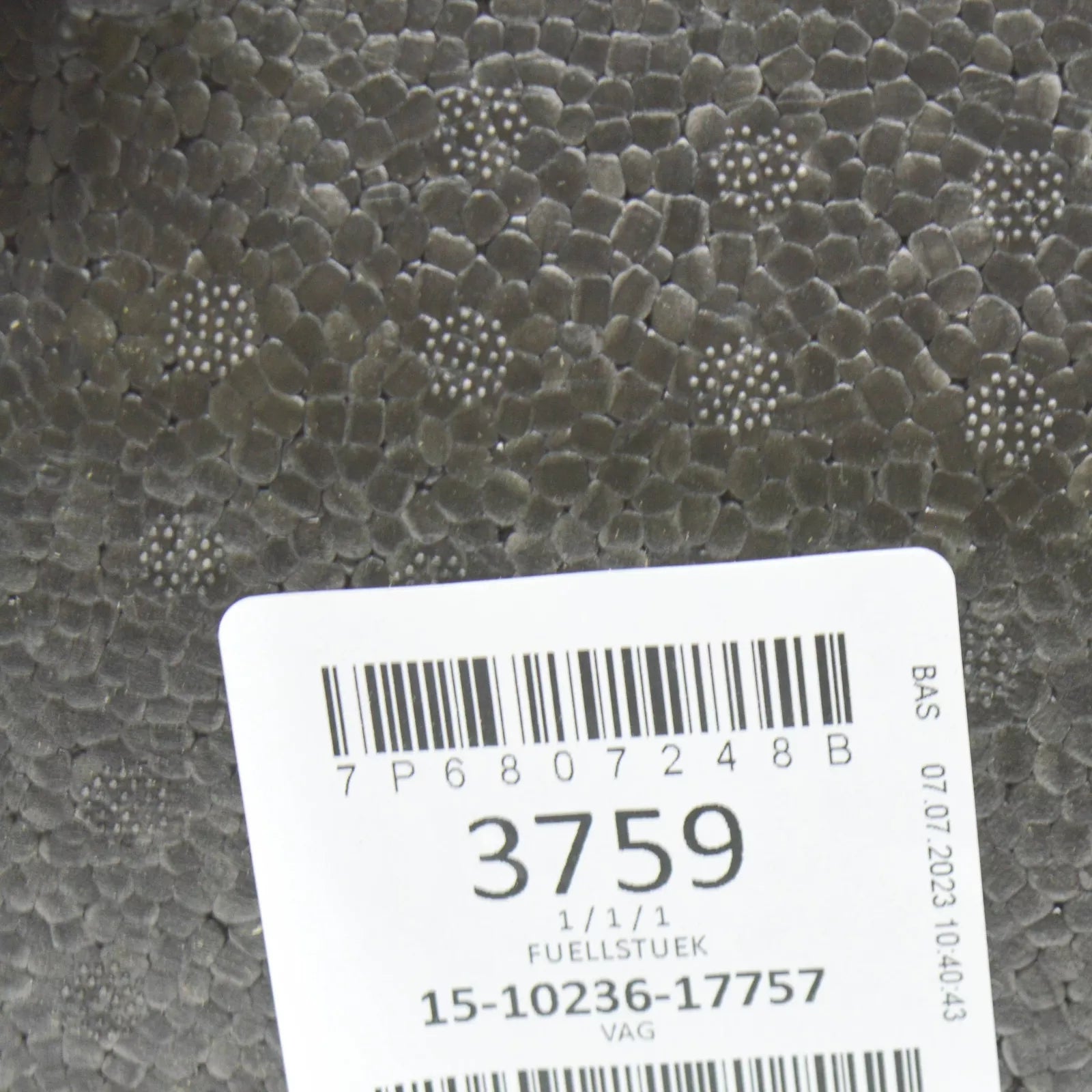 NEW VOLKSWAGEN TOUAREG 7P FRONT BUMPER FOAM FILLER PIECE 7P6807248B ORIGINAL