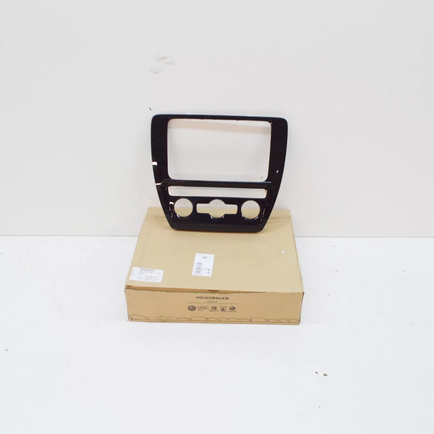 NEW VW JETTA MK6 16 CENTER INSTRUMENT PANEL RADIO TRIM 5C6858069FTAI