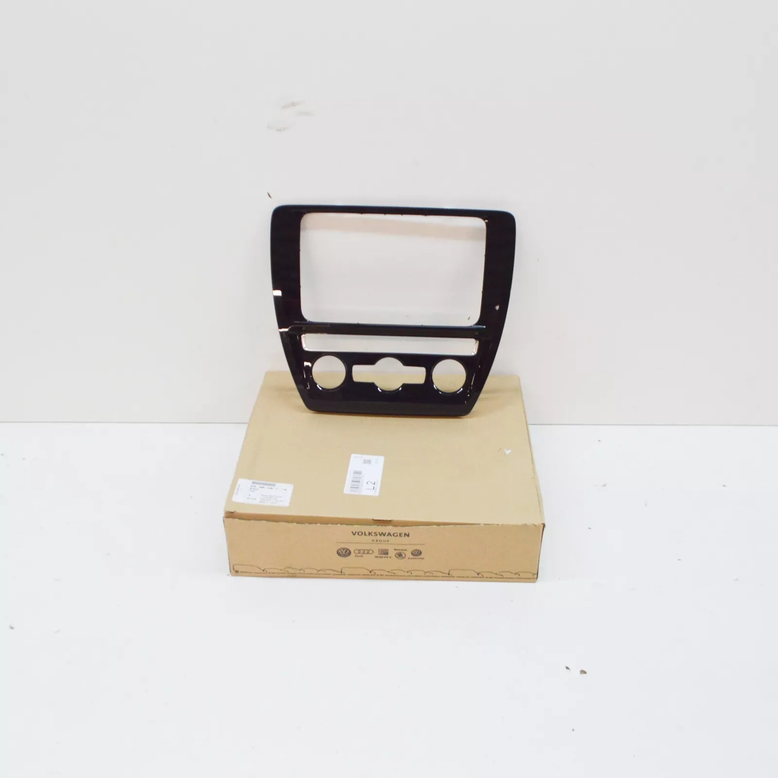 NEW VW JETTA MK6 16 CENTER INSTRUMENT PANEL RADIO TRIM 5C6858069FTAI