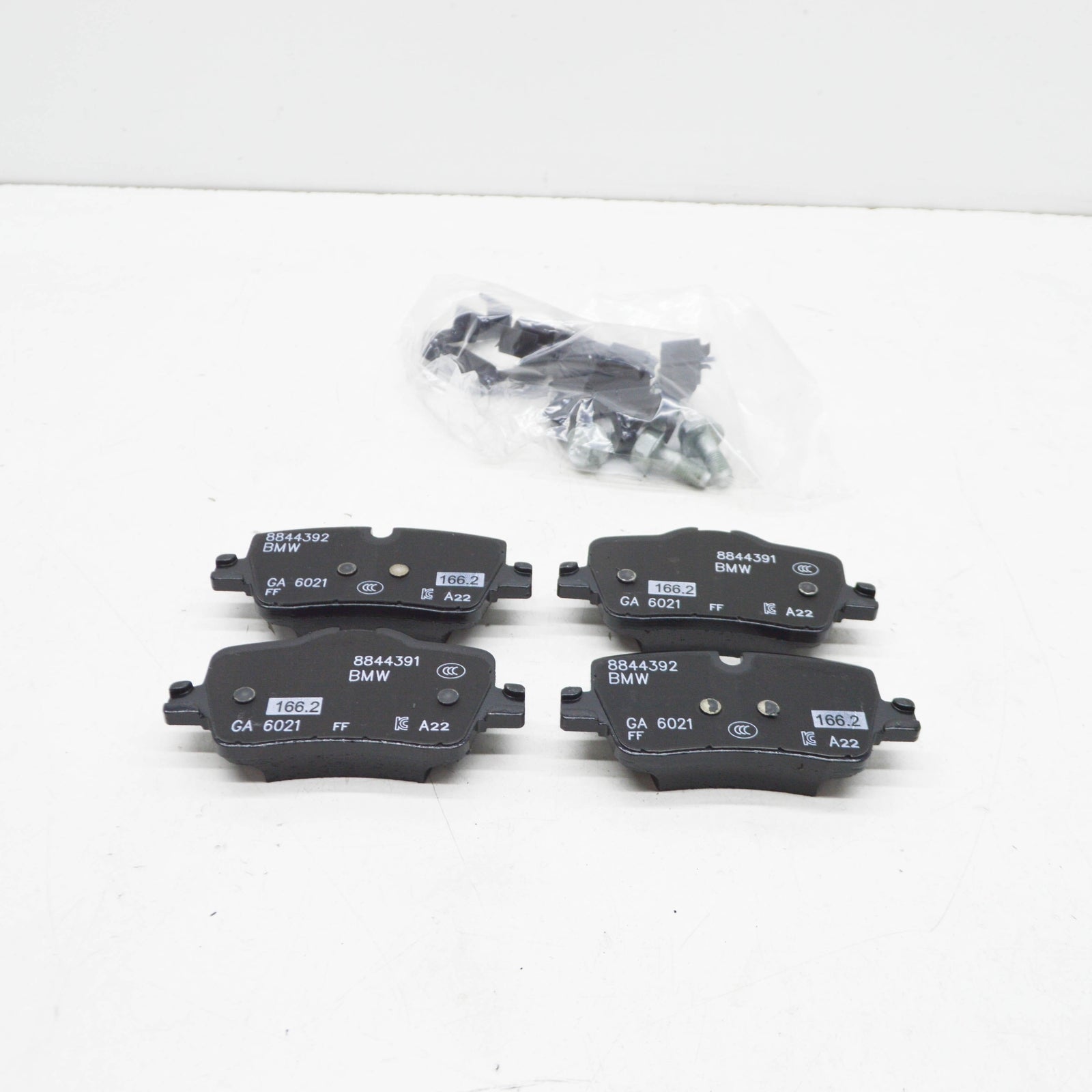 new bmw 3 g20 rear brake pads 34208844393 8844393 original
