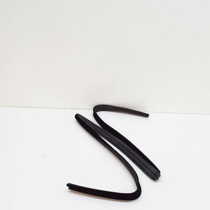 NEW MERCEDES-BENZ SALOON W123 REAR DOOR WINDOW RUN A1237350125