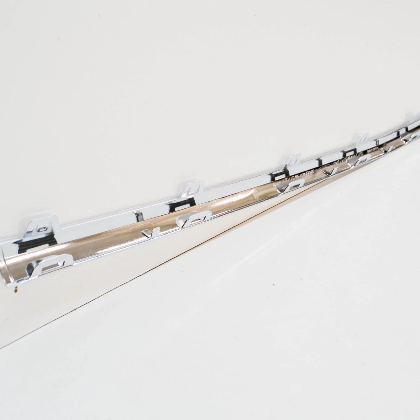 NEW MB GLC COUPE C253 FRONT BUMPER CENTER BOTTOM MOLDING A2538852600 ORIGINAL