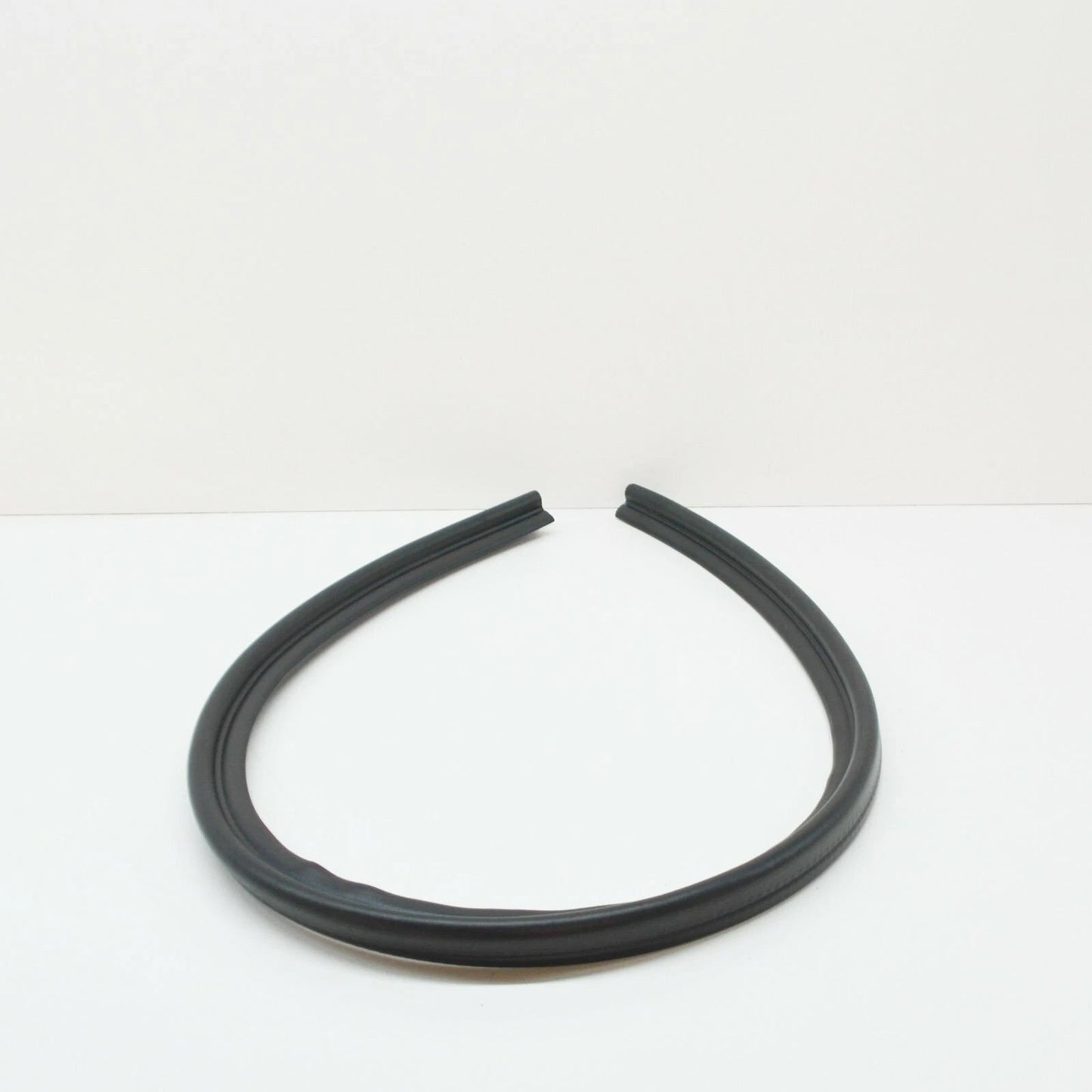 NEW VOLKSWAGEN JETTA A5 REAR HOOD SEAL 1K0823723C