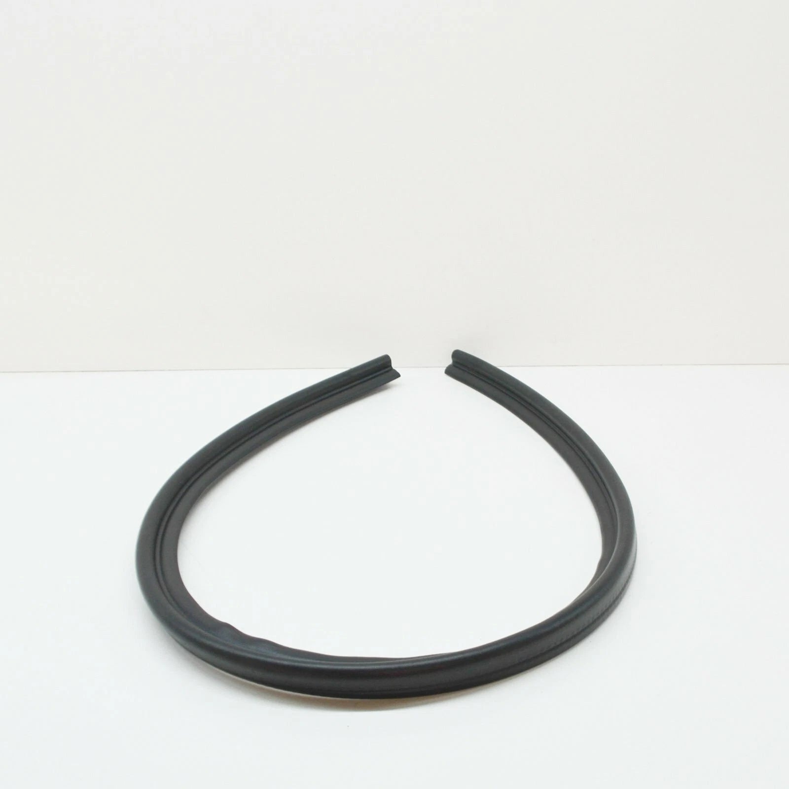 NEW VOLKSWAGEN JETTA A5 REAR HOOD SEAL 1K0823723C