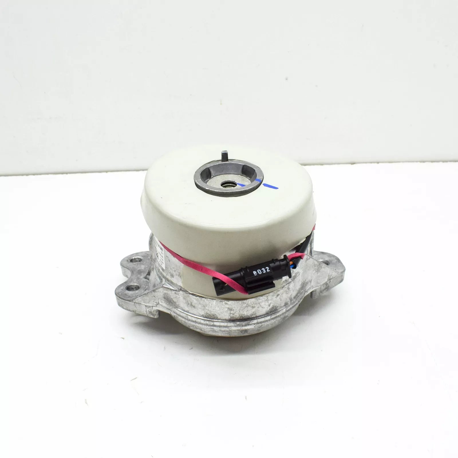 NEW MERCEDES-BENZ GLC COUPE C253 FRONT RIGHT ENGINE MOUNT A2532400800