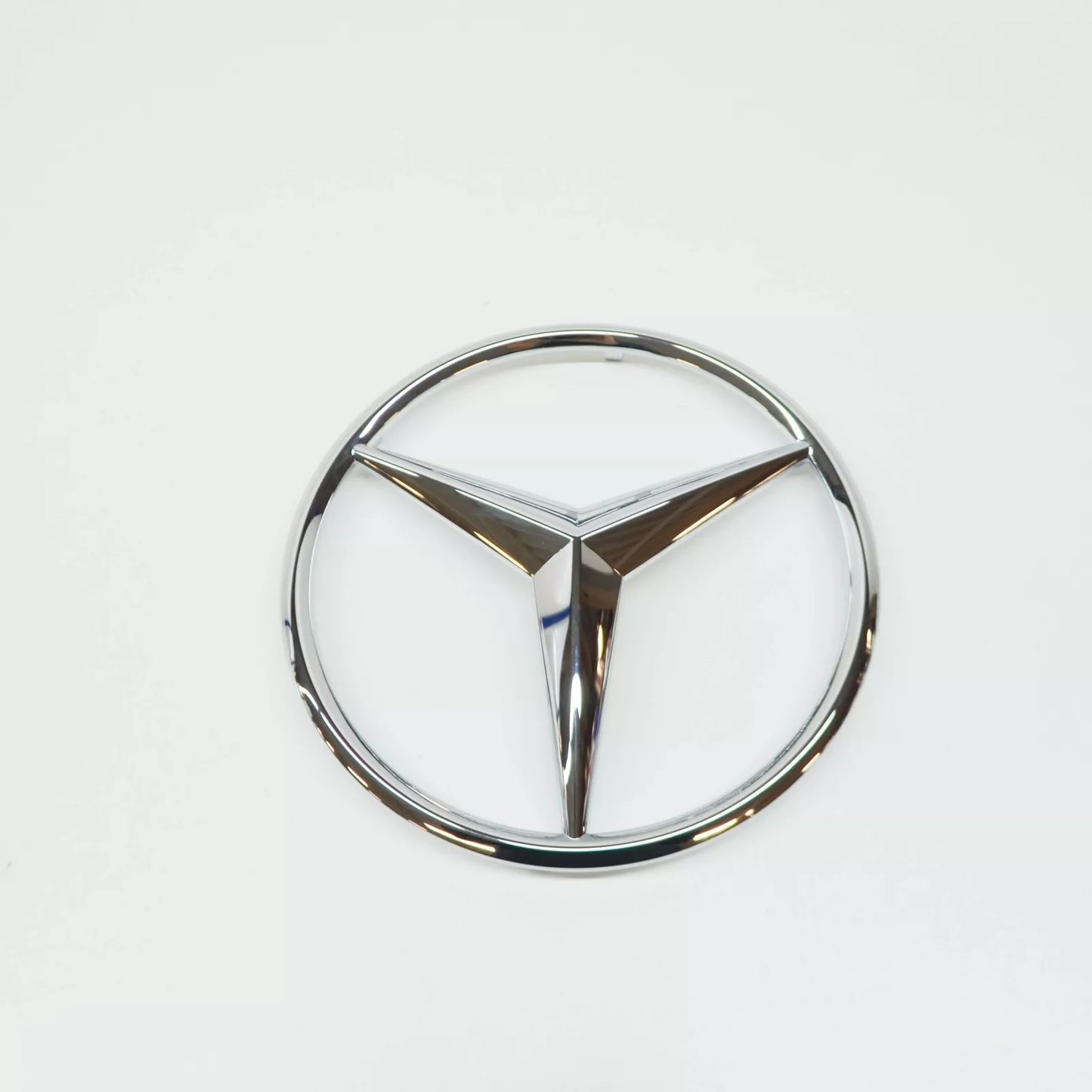 NEW MERCEDES-BENZ X W470 FRONT RADIATOR GRILLE EMBLEM BADGE A4708172800 ORIGINAL